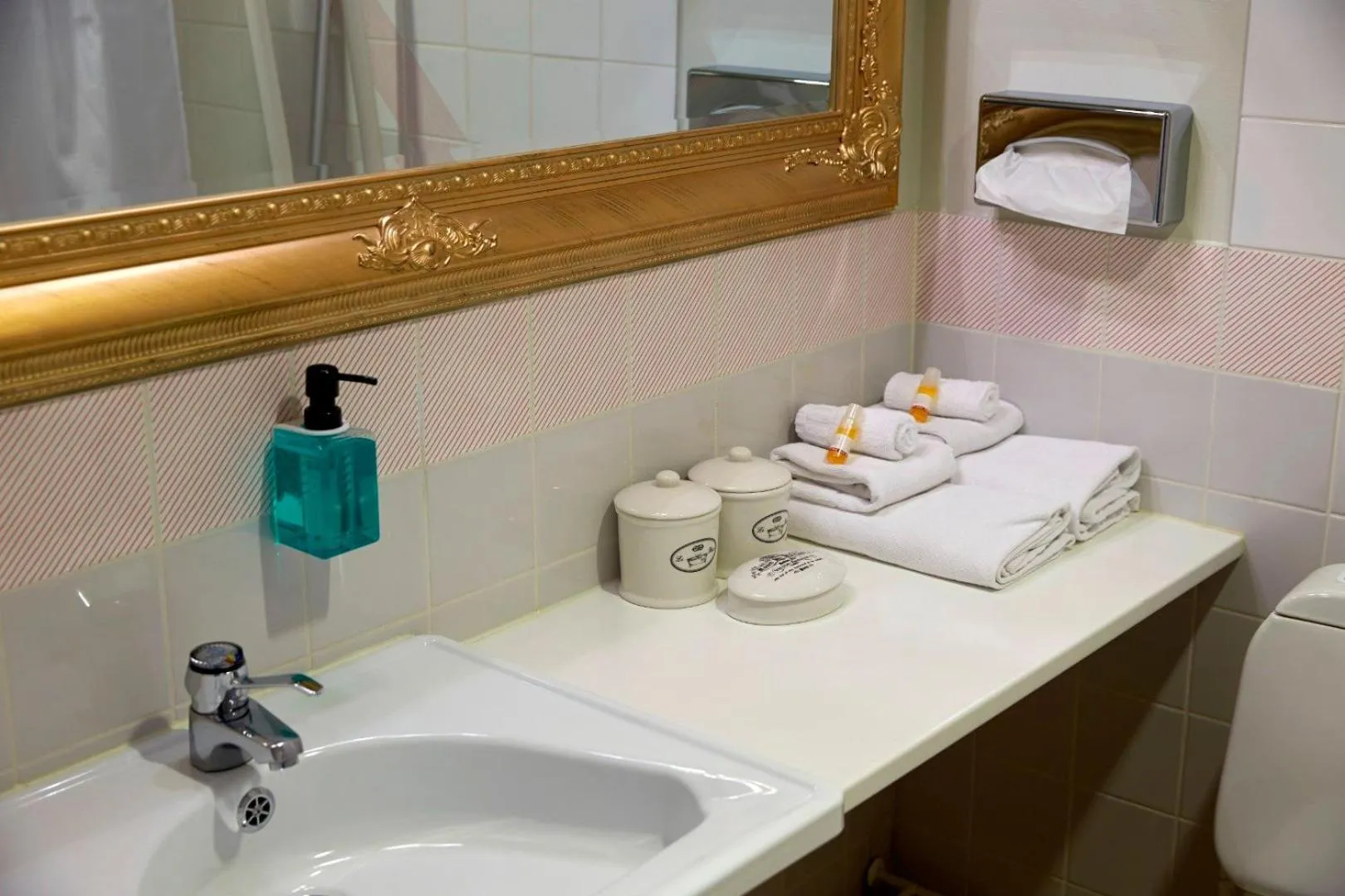 Bathroom in Karstorp Säteri – Hotell och Konferens