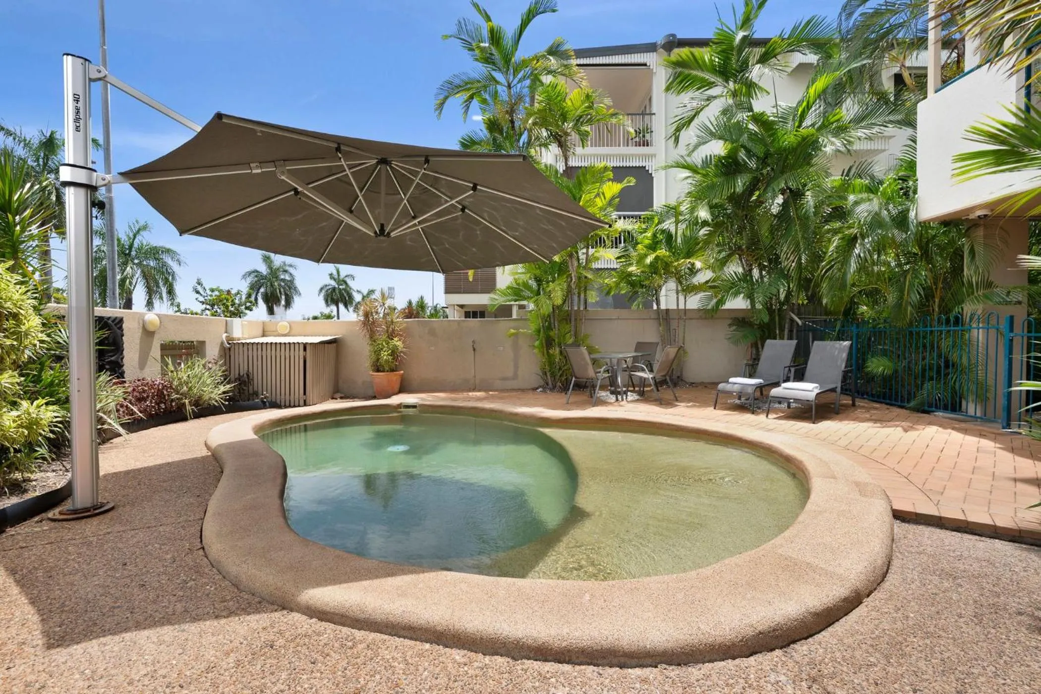 Swimming pool in Park Regis Anchorage