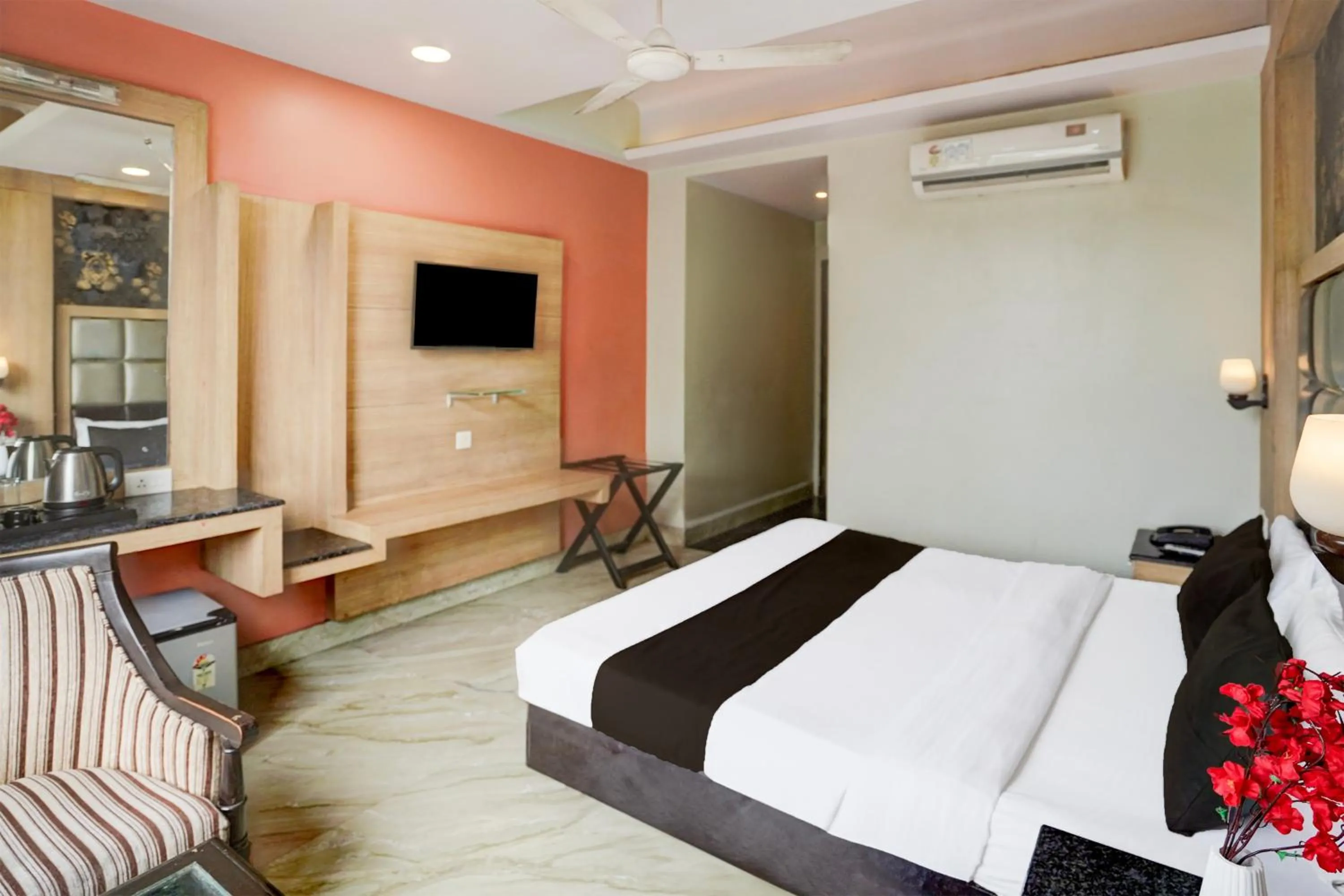 Bedroom, Bed in Super Townhouse Bani Park Formerly Aroma Residency