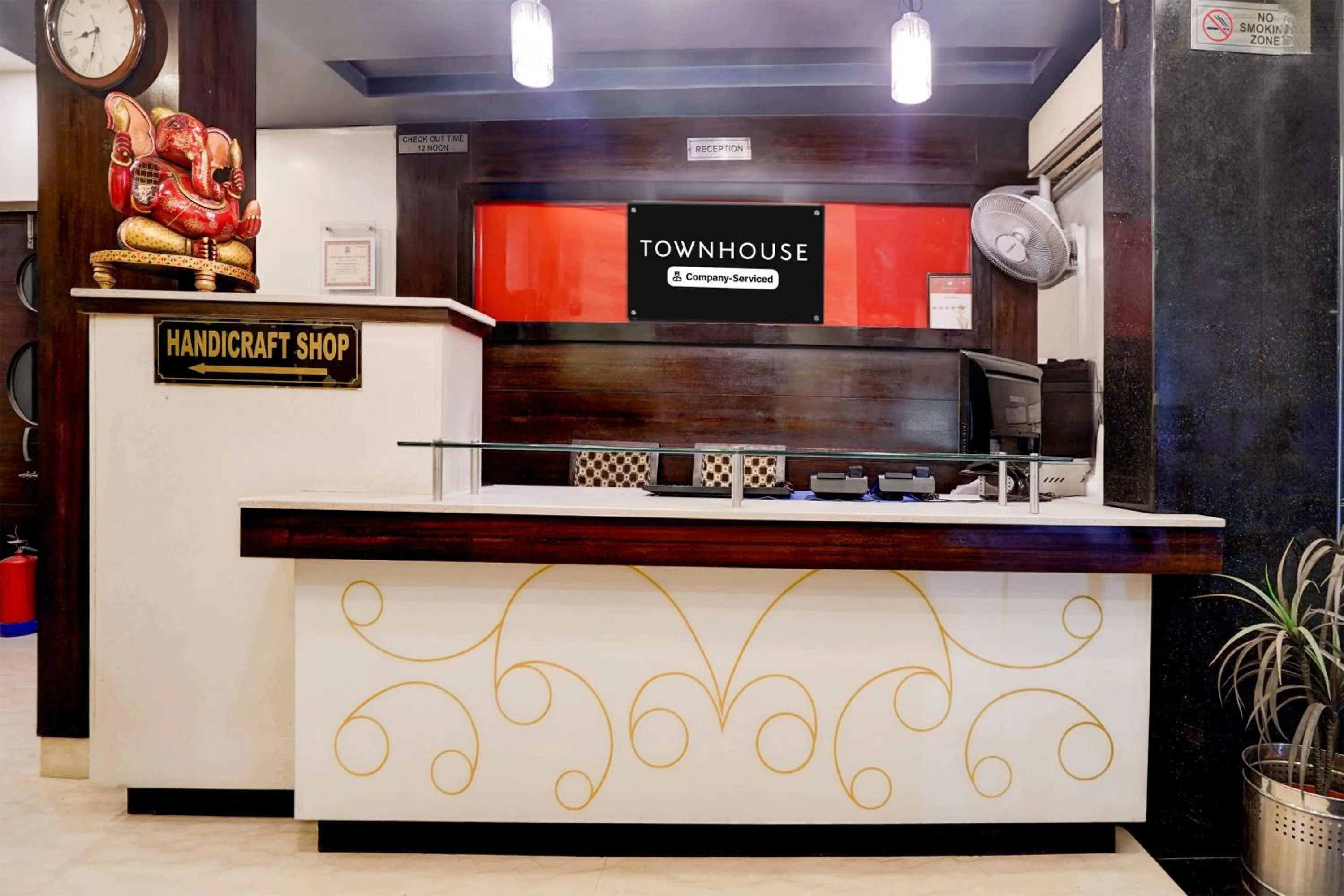 Lobby or reception in Super Townhouse Bani Park Formerly Aroma Residency