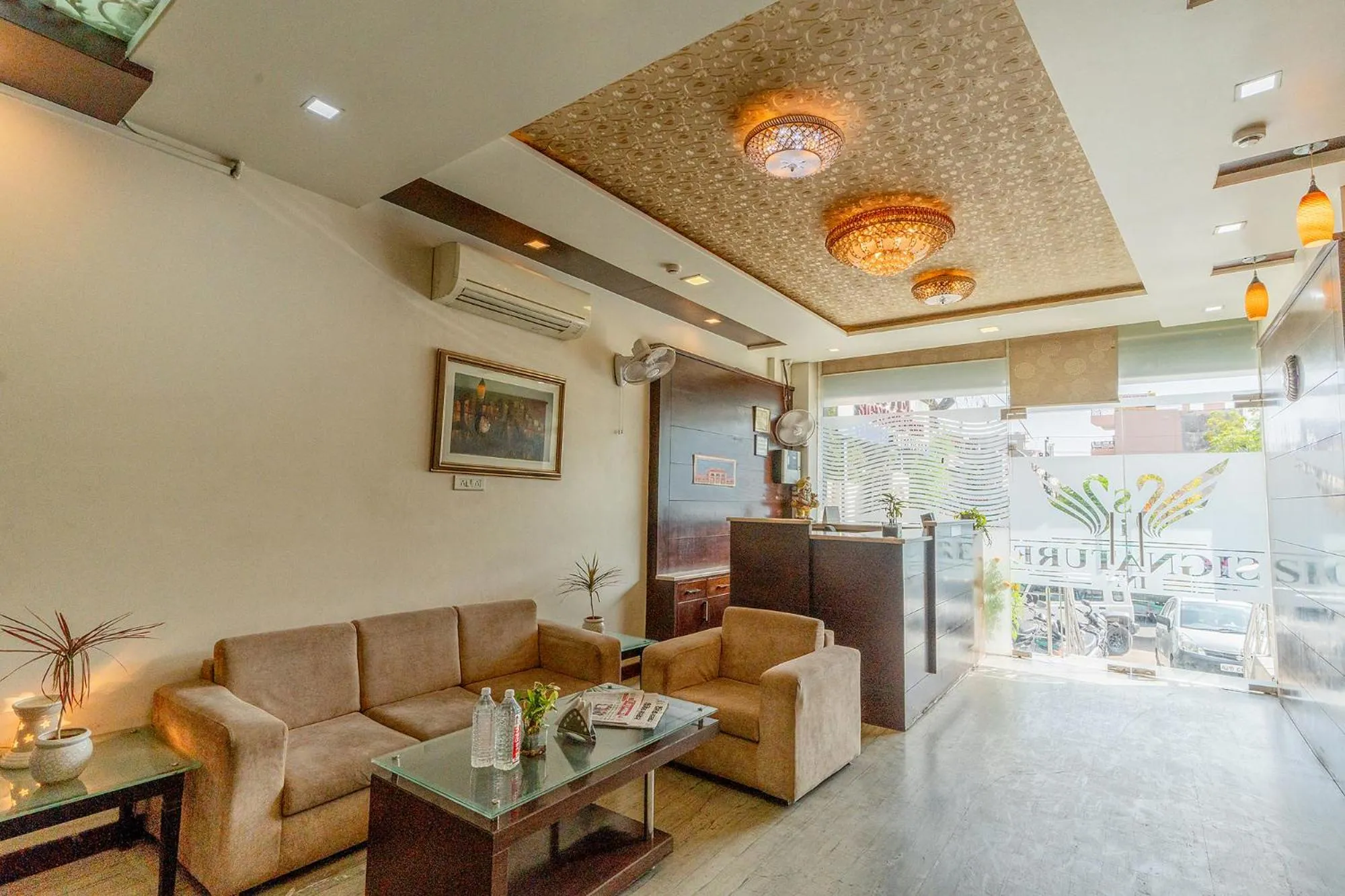 Lobby or reception in FabHotel Signature Inn