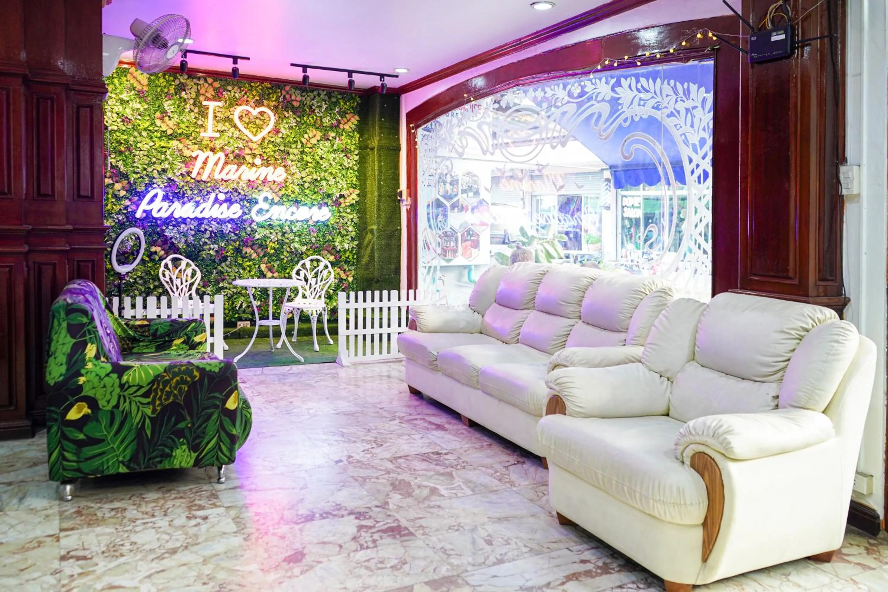 Seating area in Marine paradise Encore