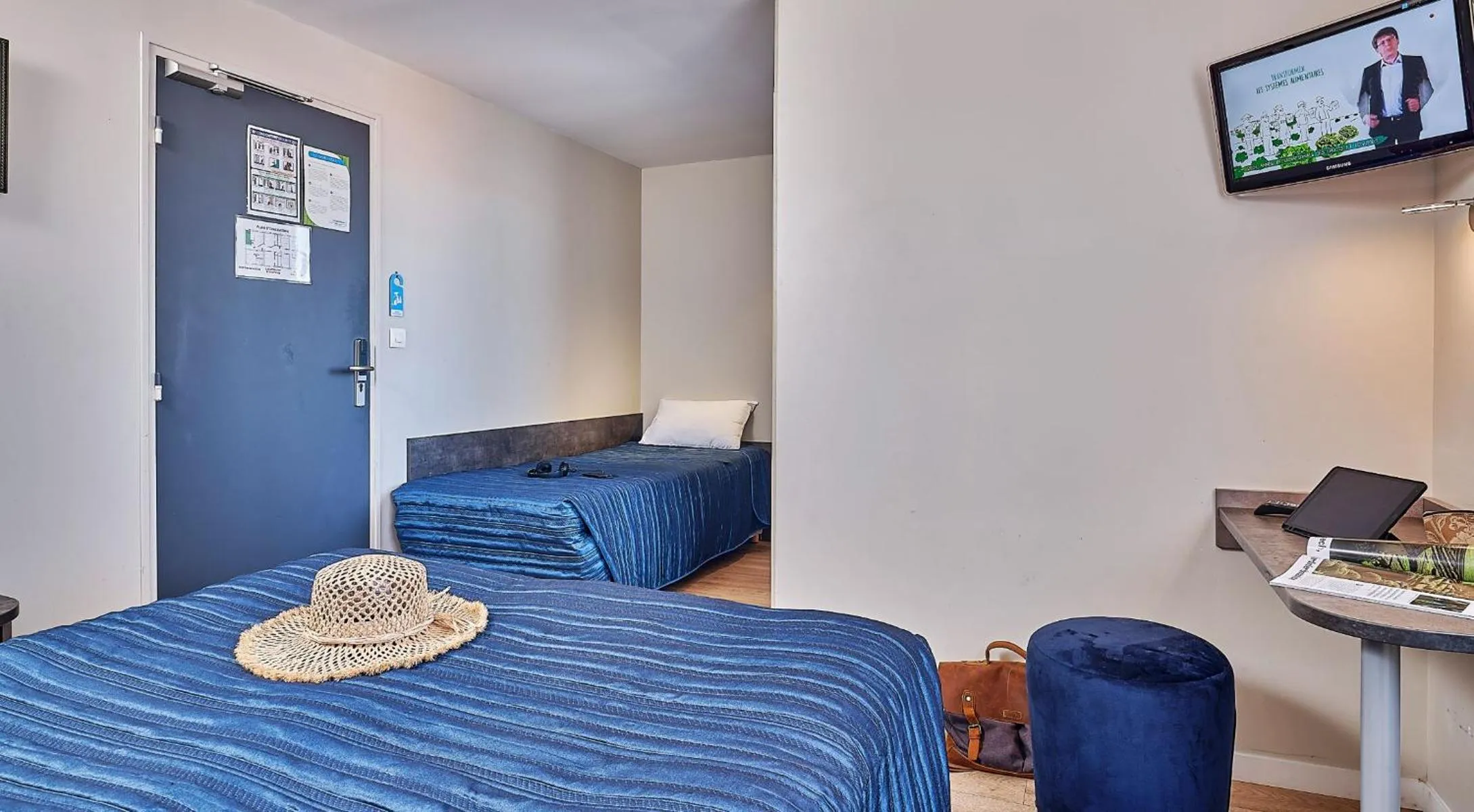 TV and multimedia, Bed in Hotel Restaurant L'Atlantique