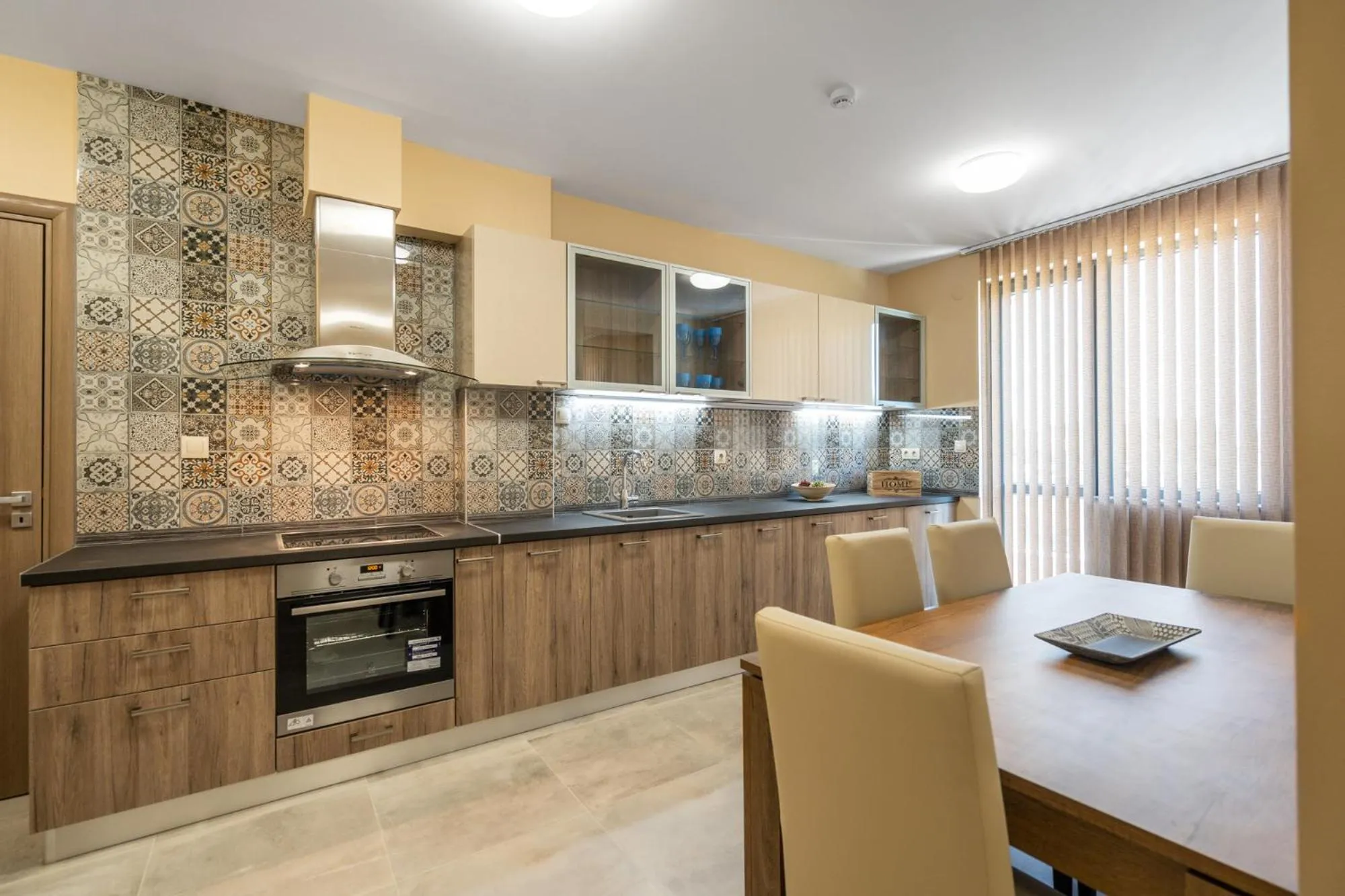 Kitchen or kitchenette in Plaza Hotel Plovdiv - Free Parking