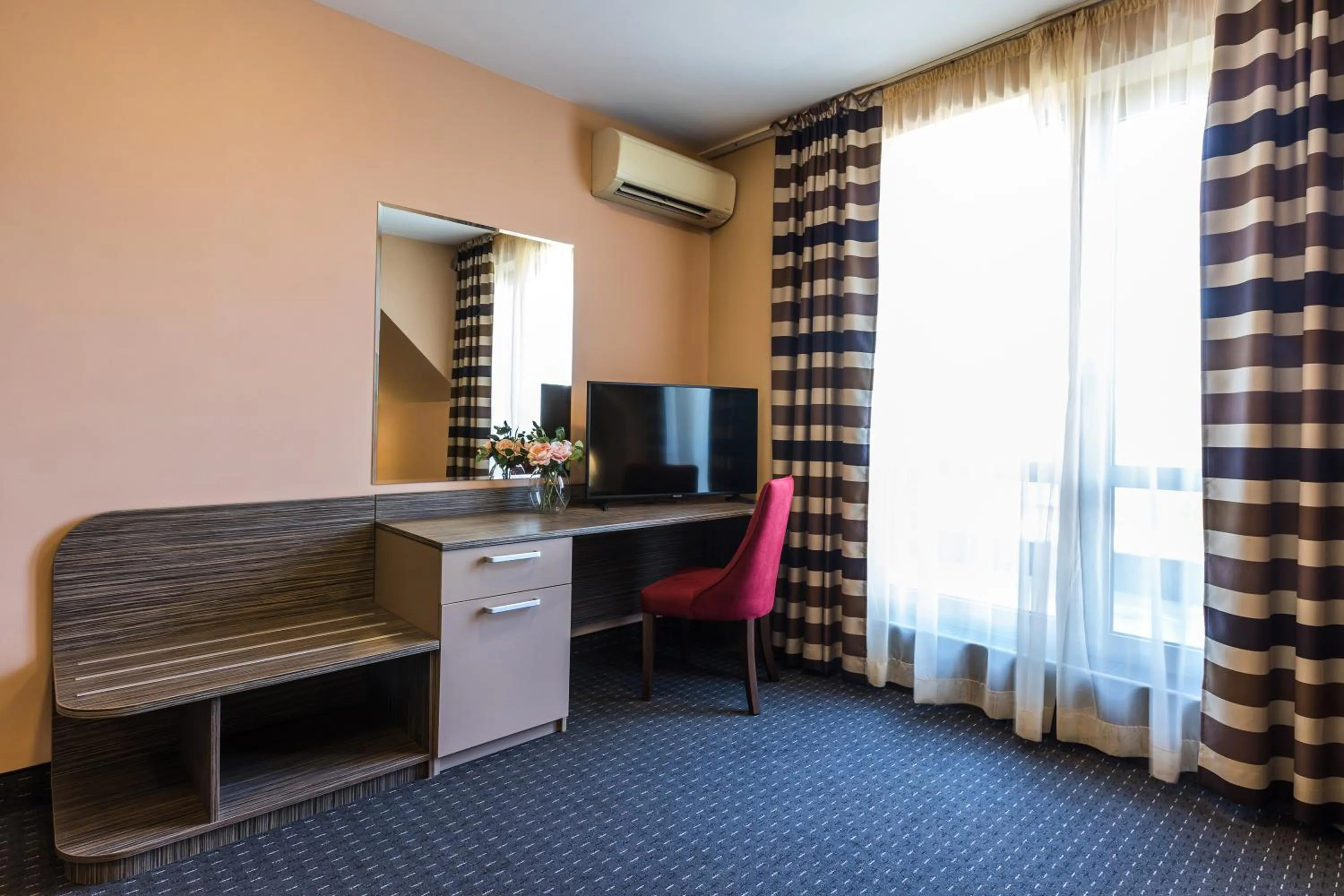 TV and multimedia in Plaza Hotel Plovdiv - Free Parking