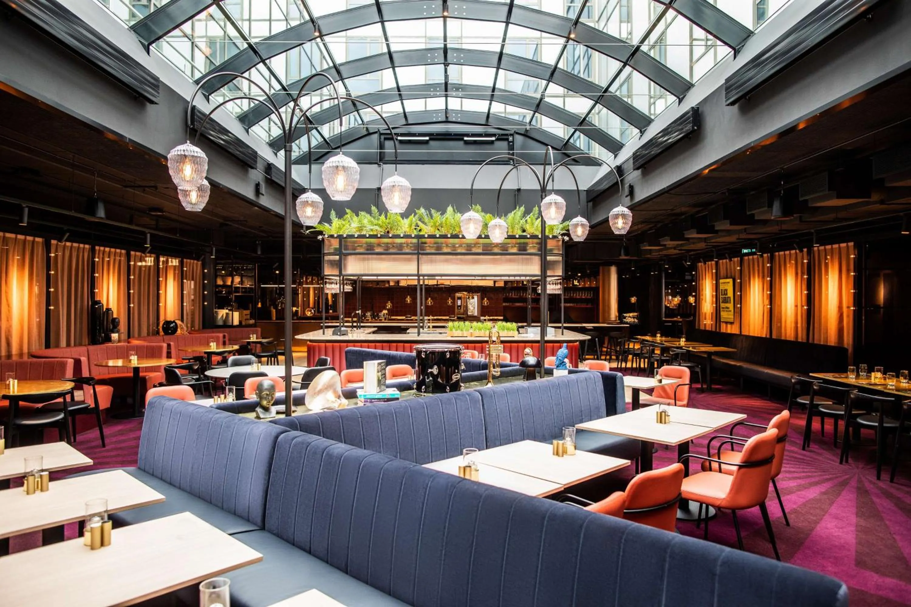 Restaurant/places to eat in Scandic Falkoner