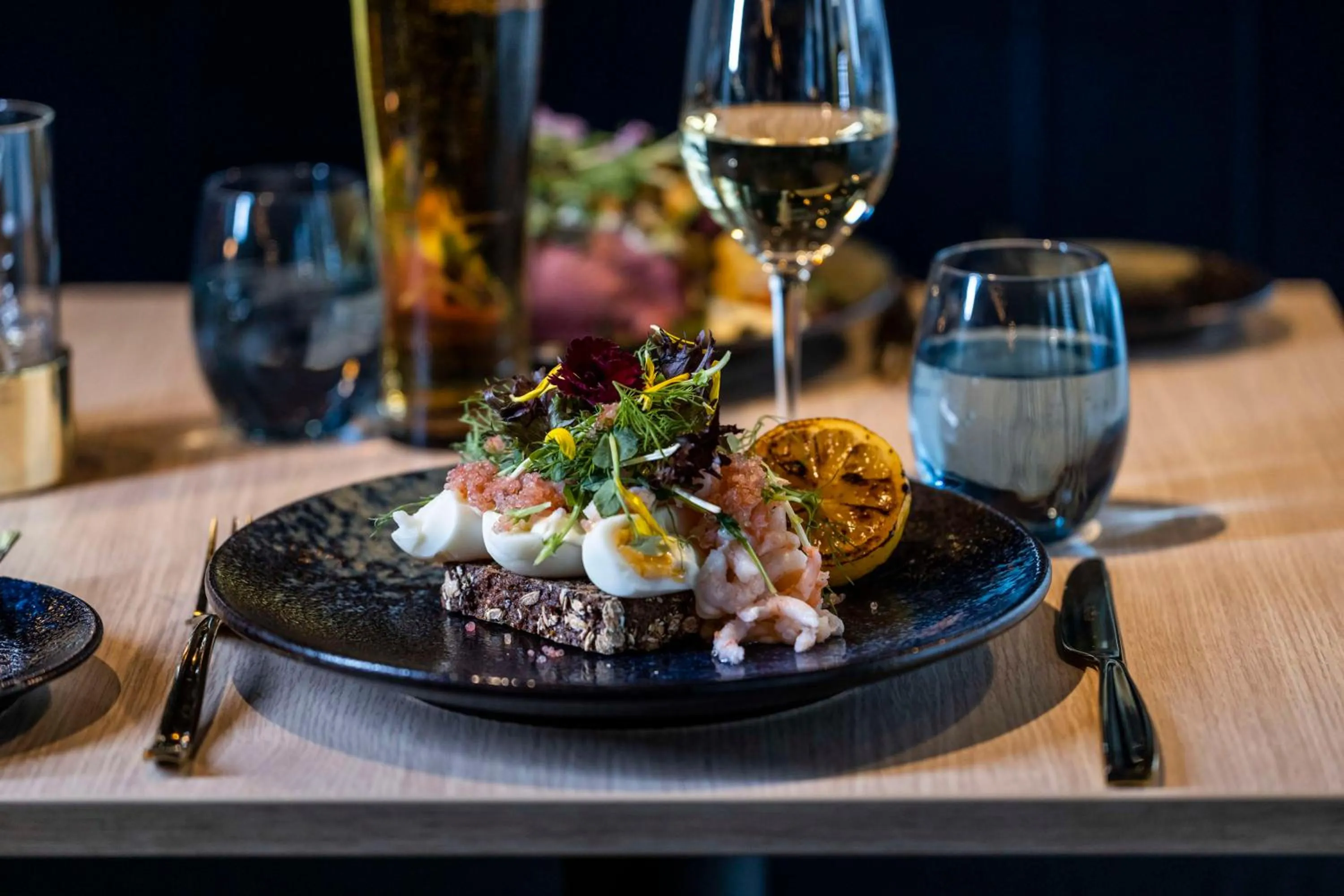 Restaurant/places to eat in Scandic Falkoner