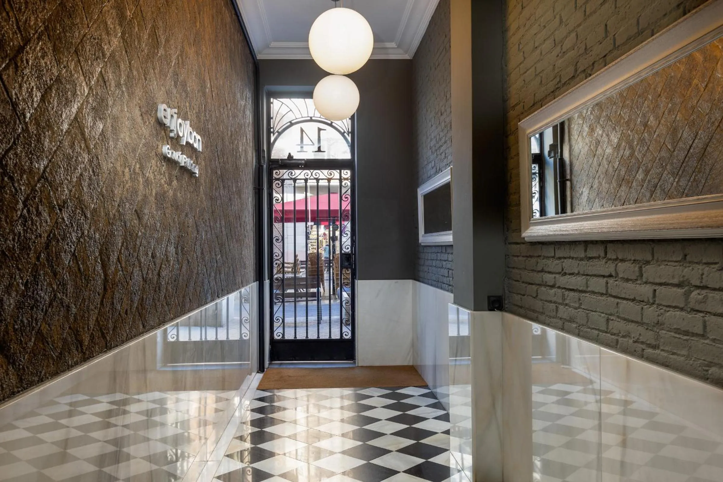 Facade/entrance in Enjoybcn Gaudi Apartments