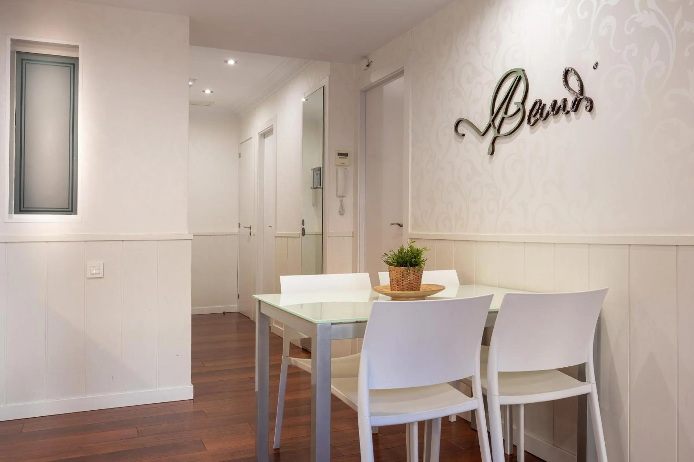 Dining area in Enjoybcn Gaudi Apartments