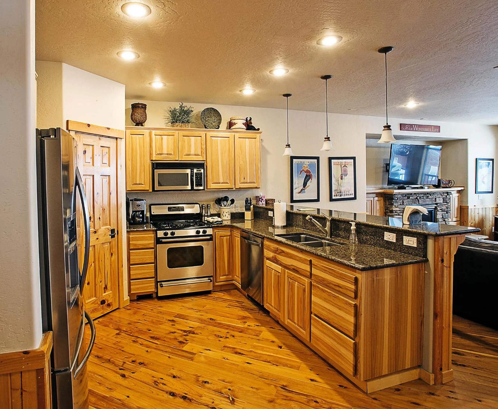 Spacious Sandpoint Chalet with Hot Tub Views