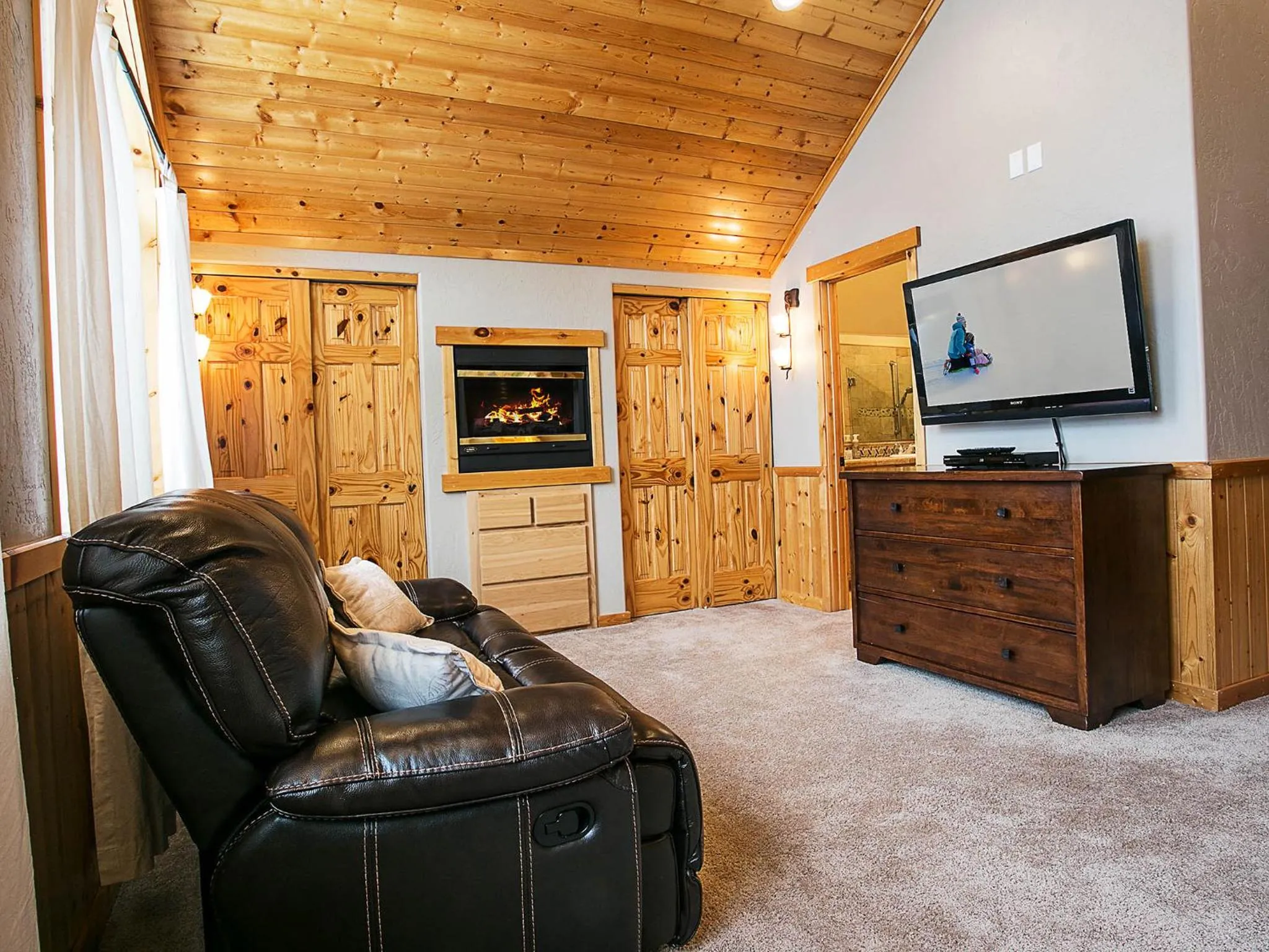 Spacious Sandpoint Chalet with Hot Tub Views