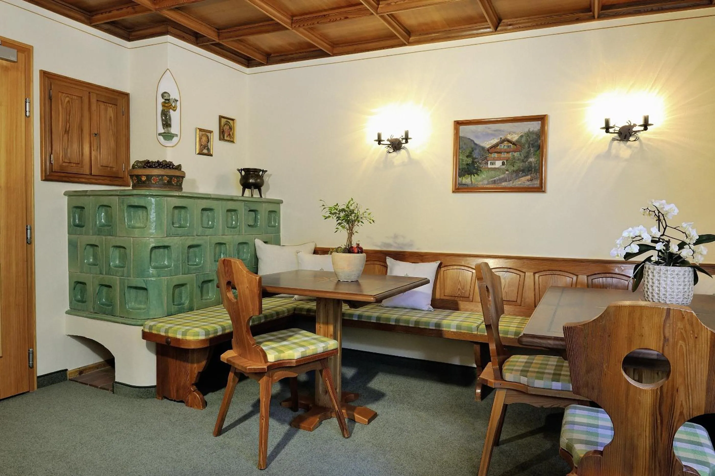 Communal lounge/ TV room in Hotel Garni Albona
