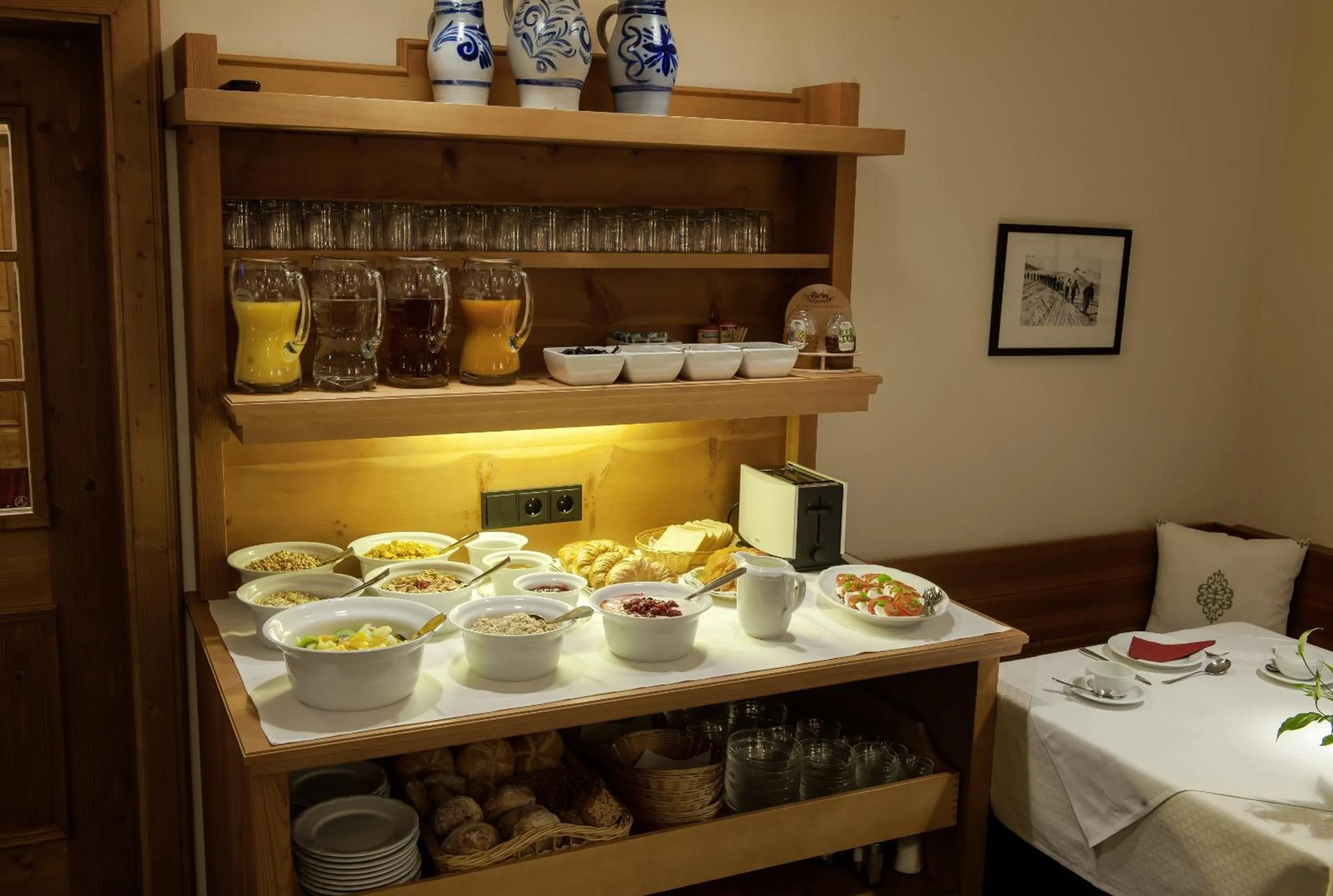 Buffet breakfast in Hotel Garni Albona