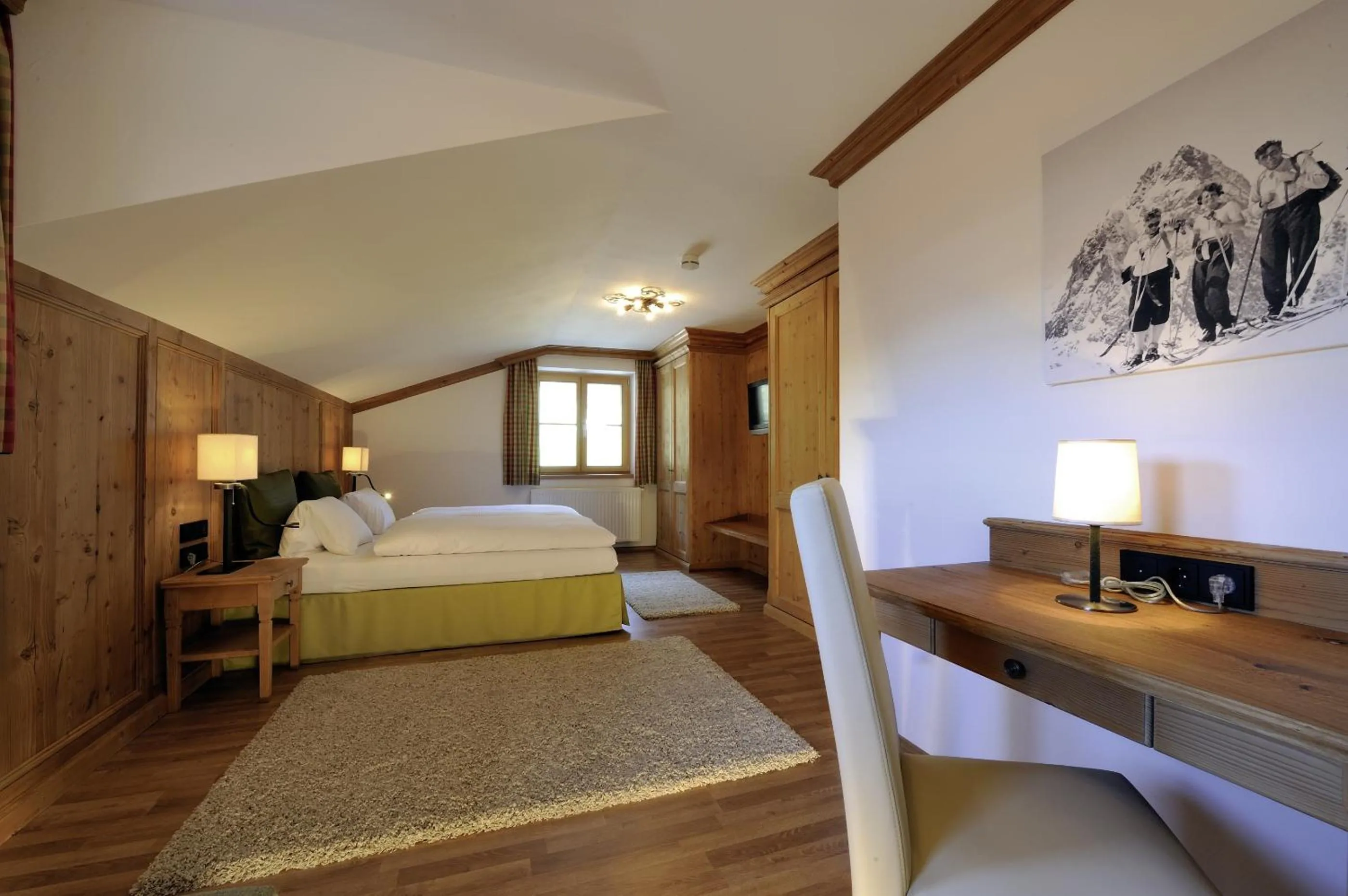 Bedroom in Hotel Garni Albona