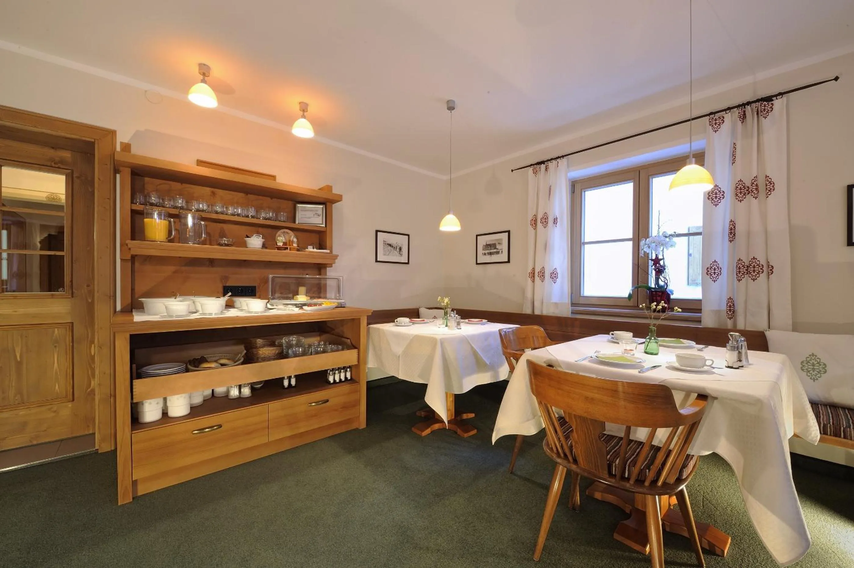 Restaurant/places to eat in Hotel Garni Albona