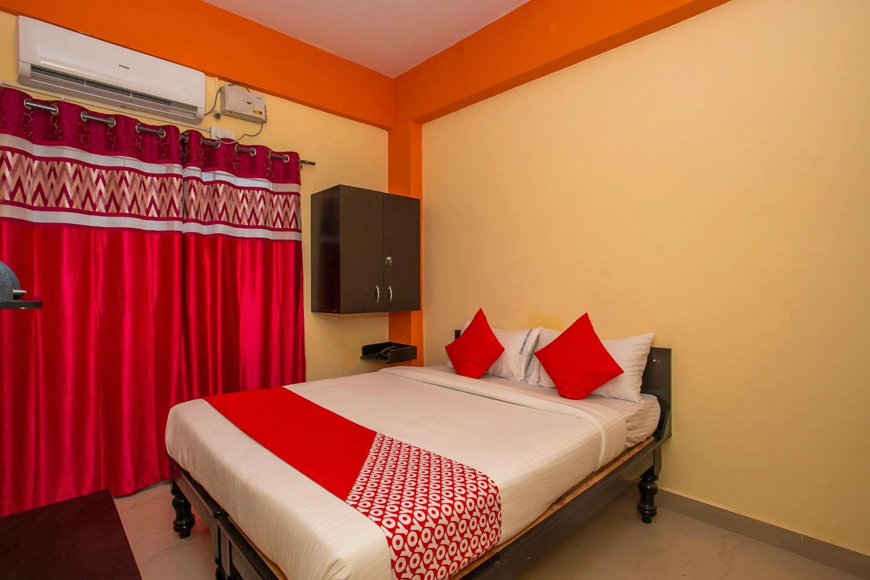 Bedroom, Bed in Hotel O Sri Hari Premium Comforts Near Sandhya Digital K Theatre
