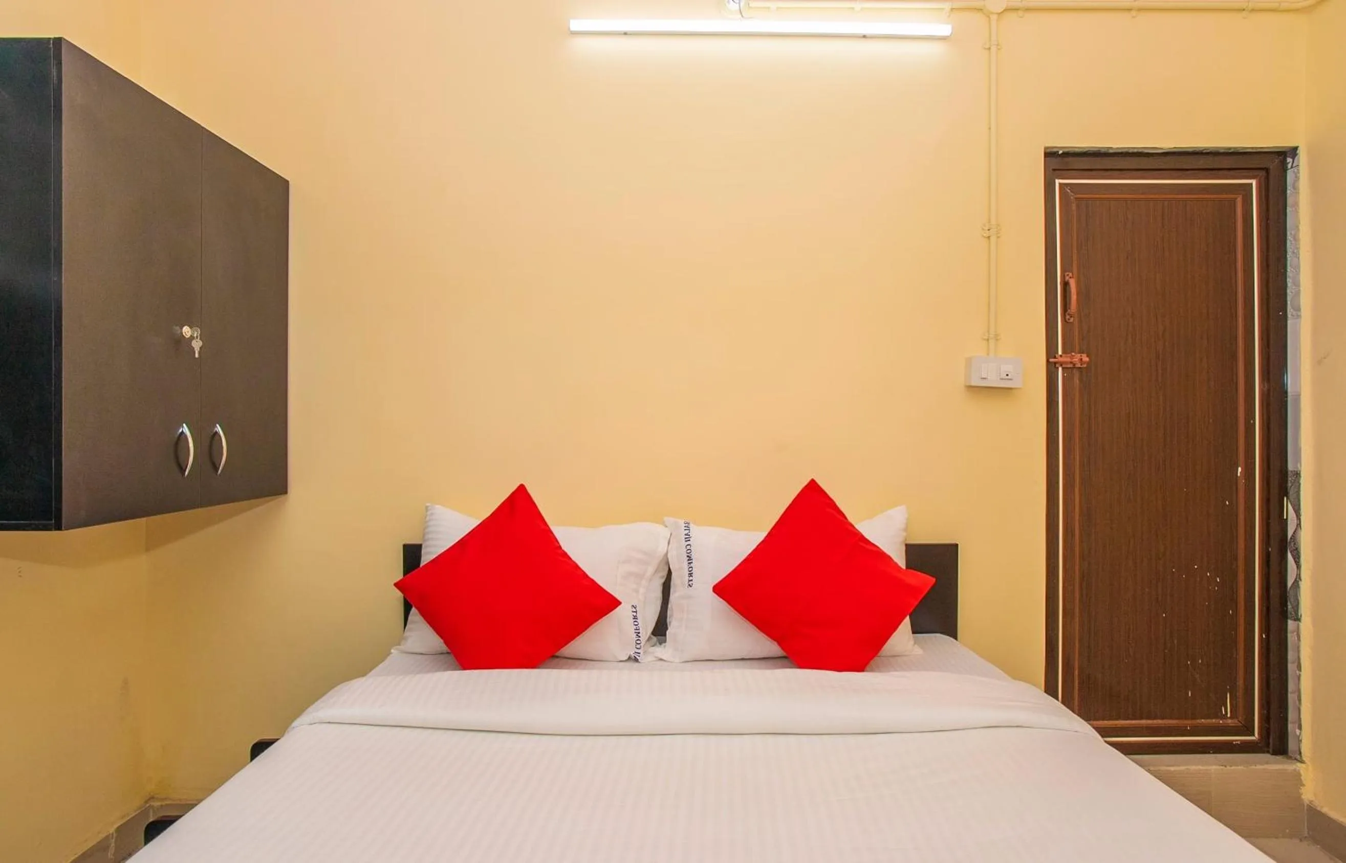 Bedroom, Bed in Hotel O Sri Hari Premium Comforts Near Sandhya Digital K Theatre