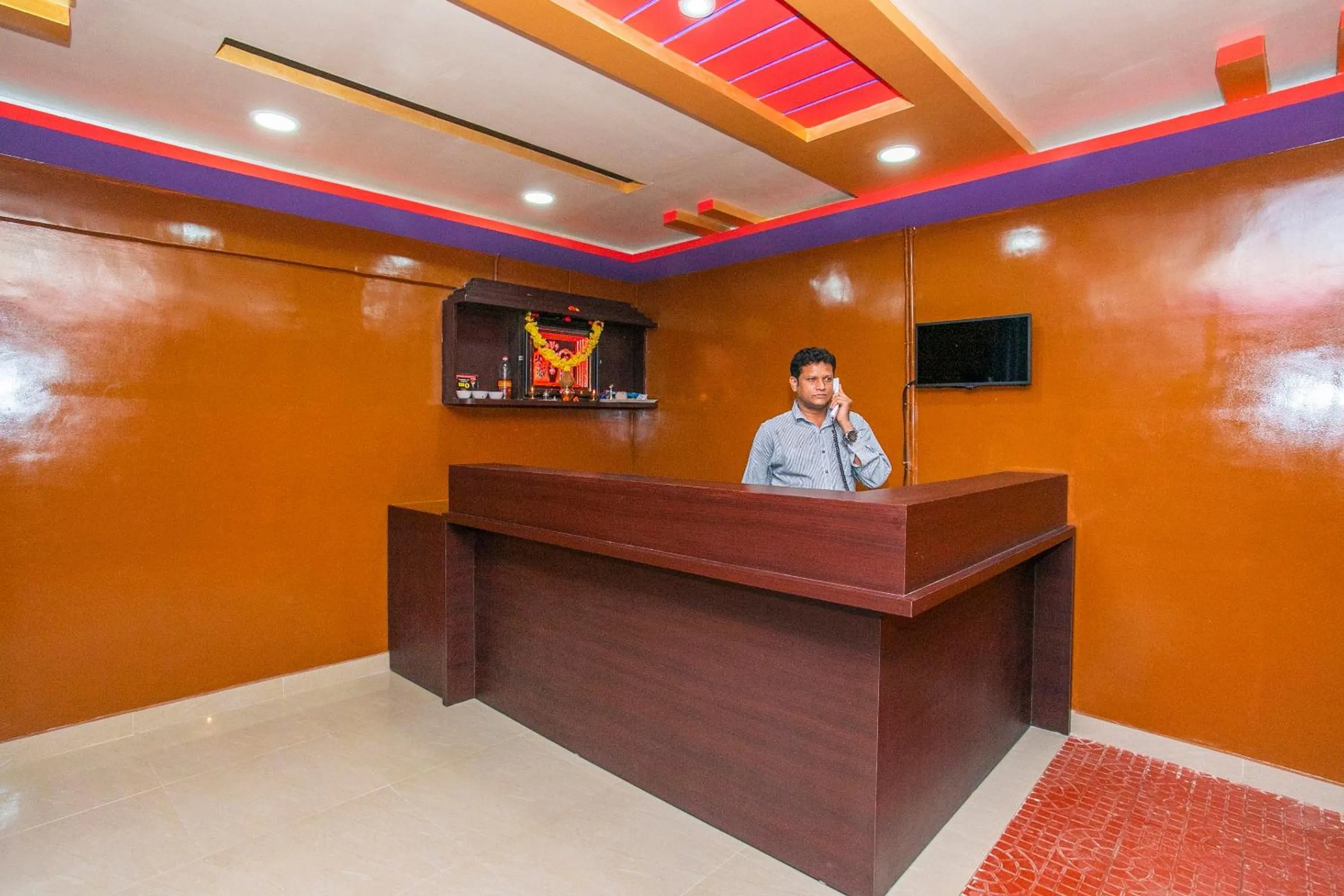 Lobby or reception in Hotel O Sri Hari Premium Comforts Near Sandhya Digital K Theatre