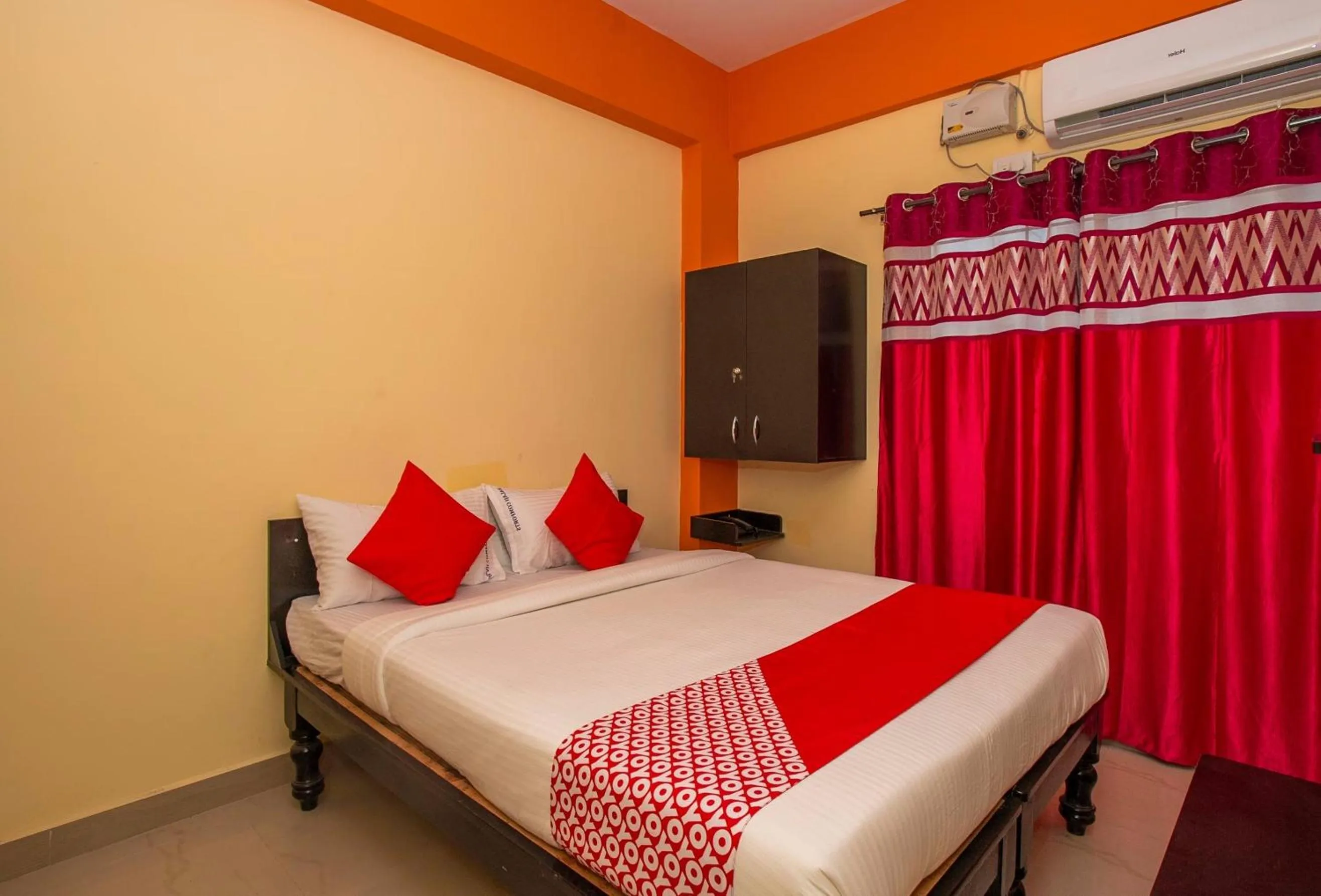 Bedroom, Bed in Hotel O Sri Hari Premium Comforts Near Sandhya Digital K Theatre