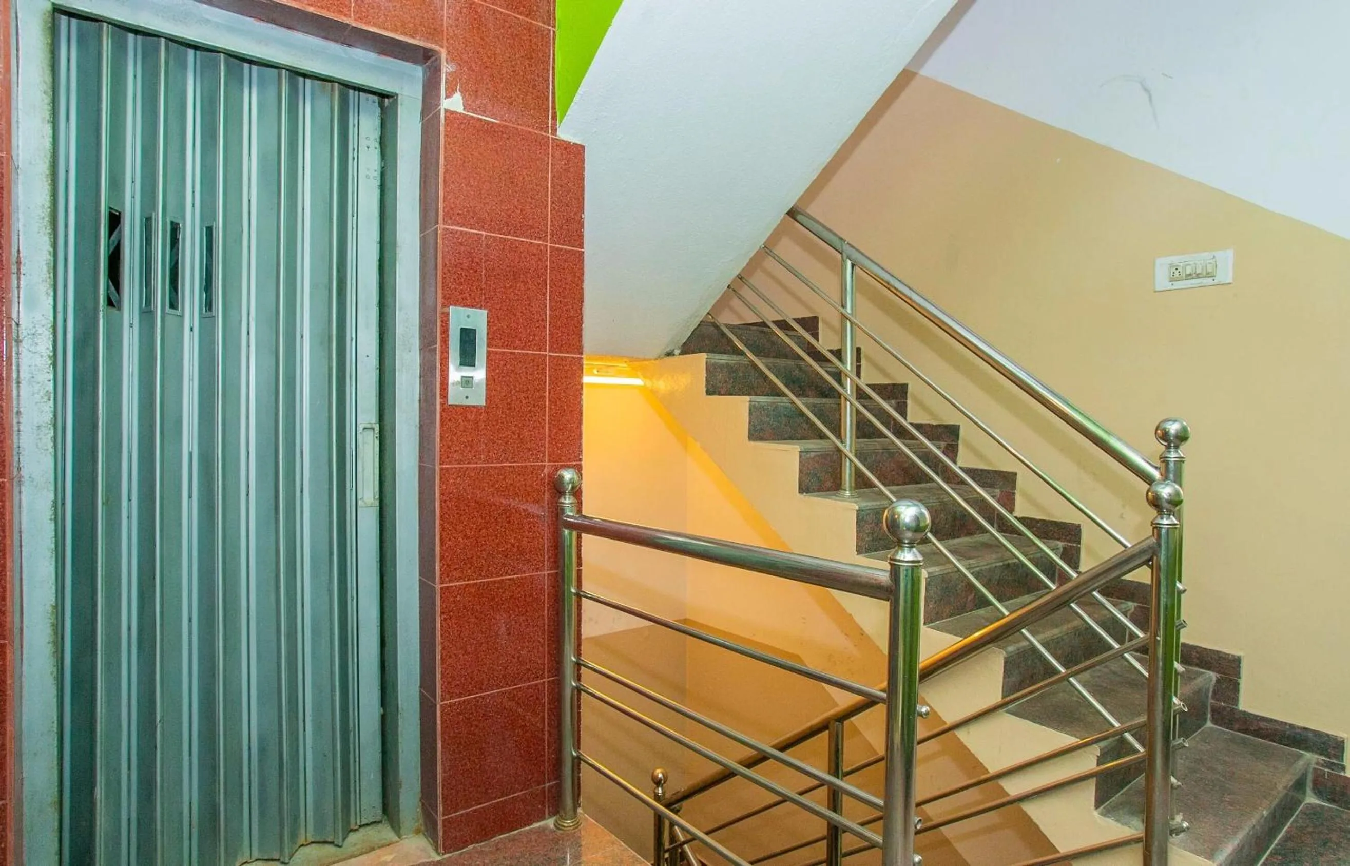 Lobby or reception in Hotel O Sri Hari Premium Comforts Near Sandhya Digital K Theatre