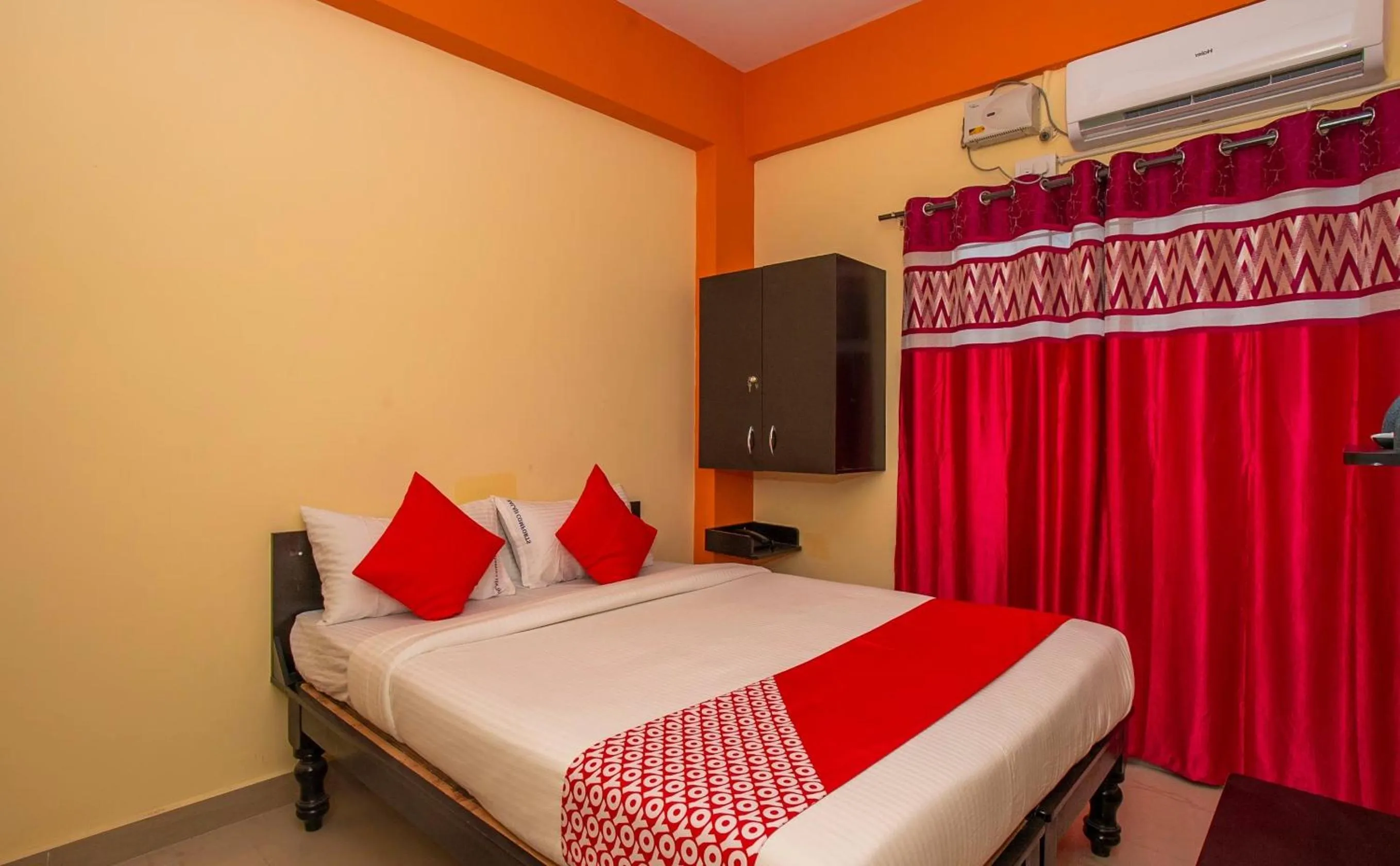 Bedroom, Bed in Hotel O Sri Hari Premium Comforts Near Sandhya Digital K Theatre