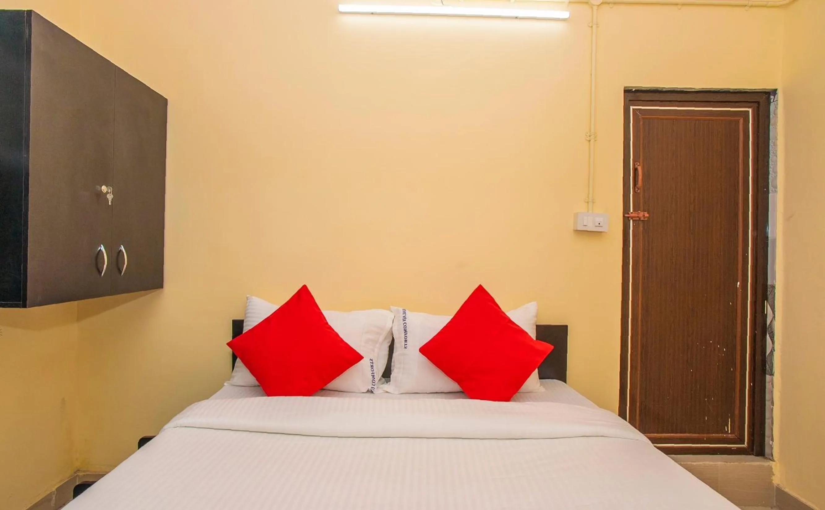 Bedroom, Bed in Hotel O Sri Hari Premium Comforts Near Sandhya Digital K Theatre