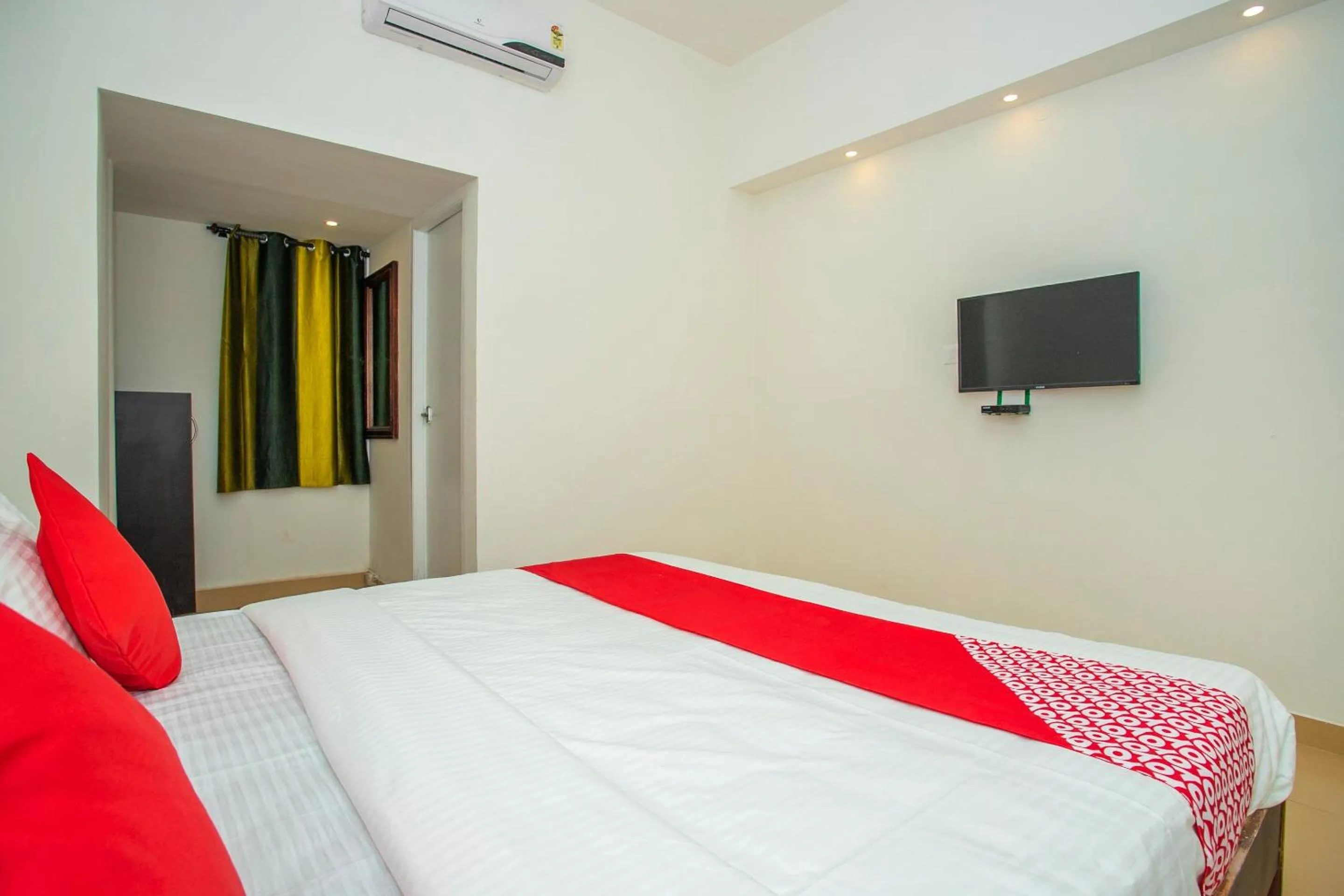 Bedroom, Bed in Hotel O Shree AMM Residency
