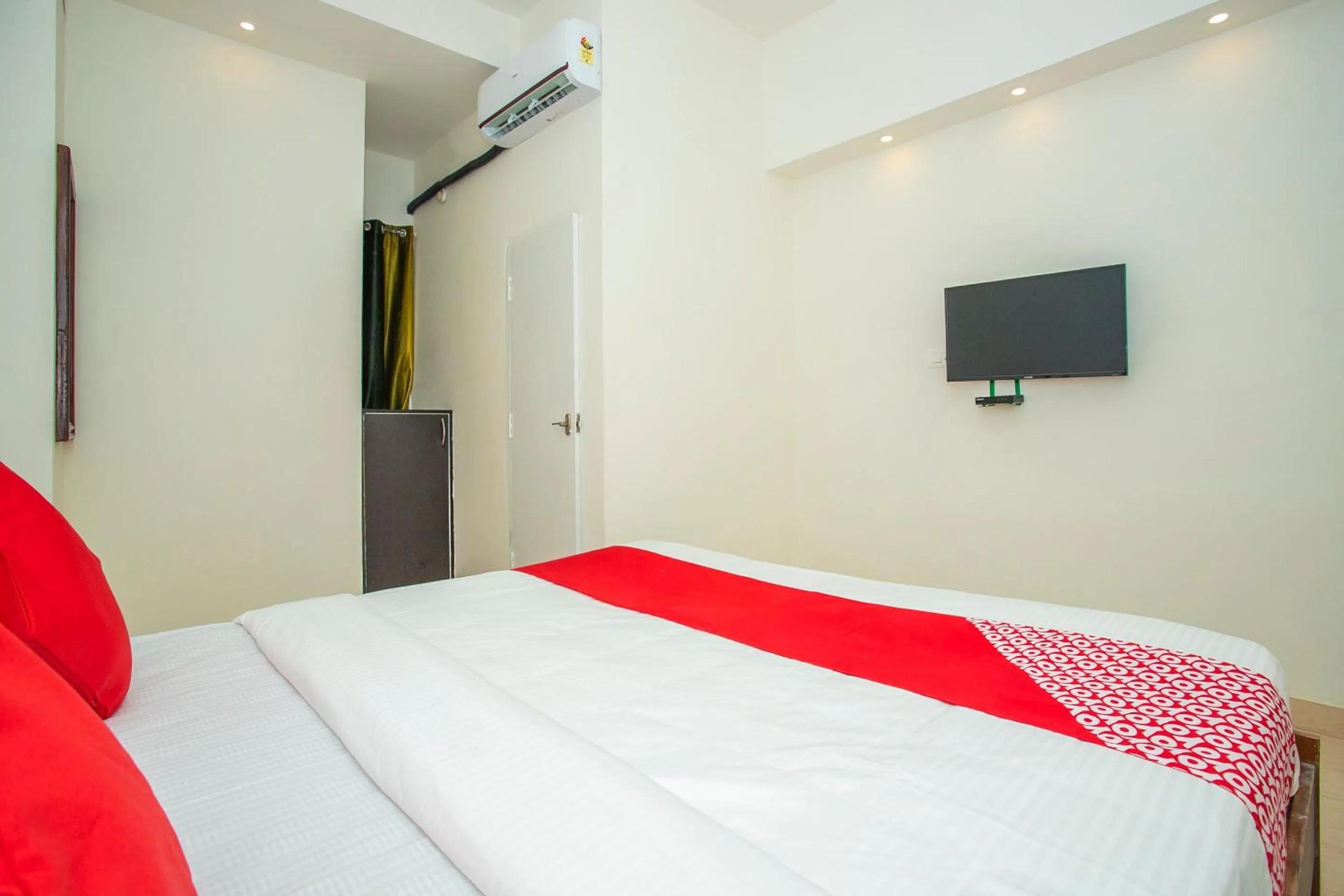 Bedroom, Bed in Hotel O Shree AMM Residency