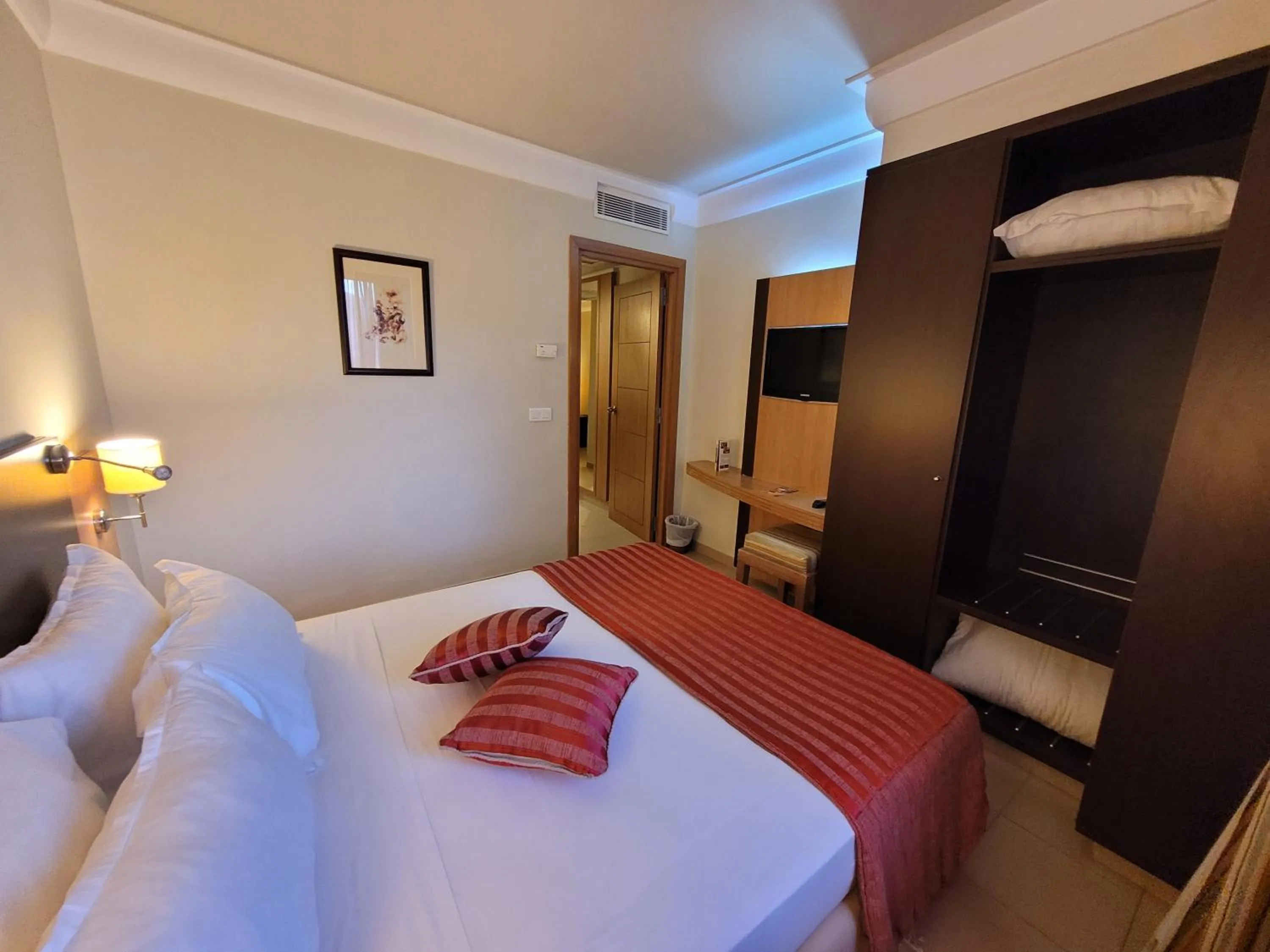 Photo of the whole room, Bed in Hotel Tiba