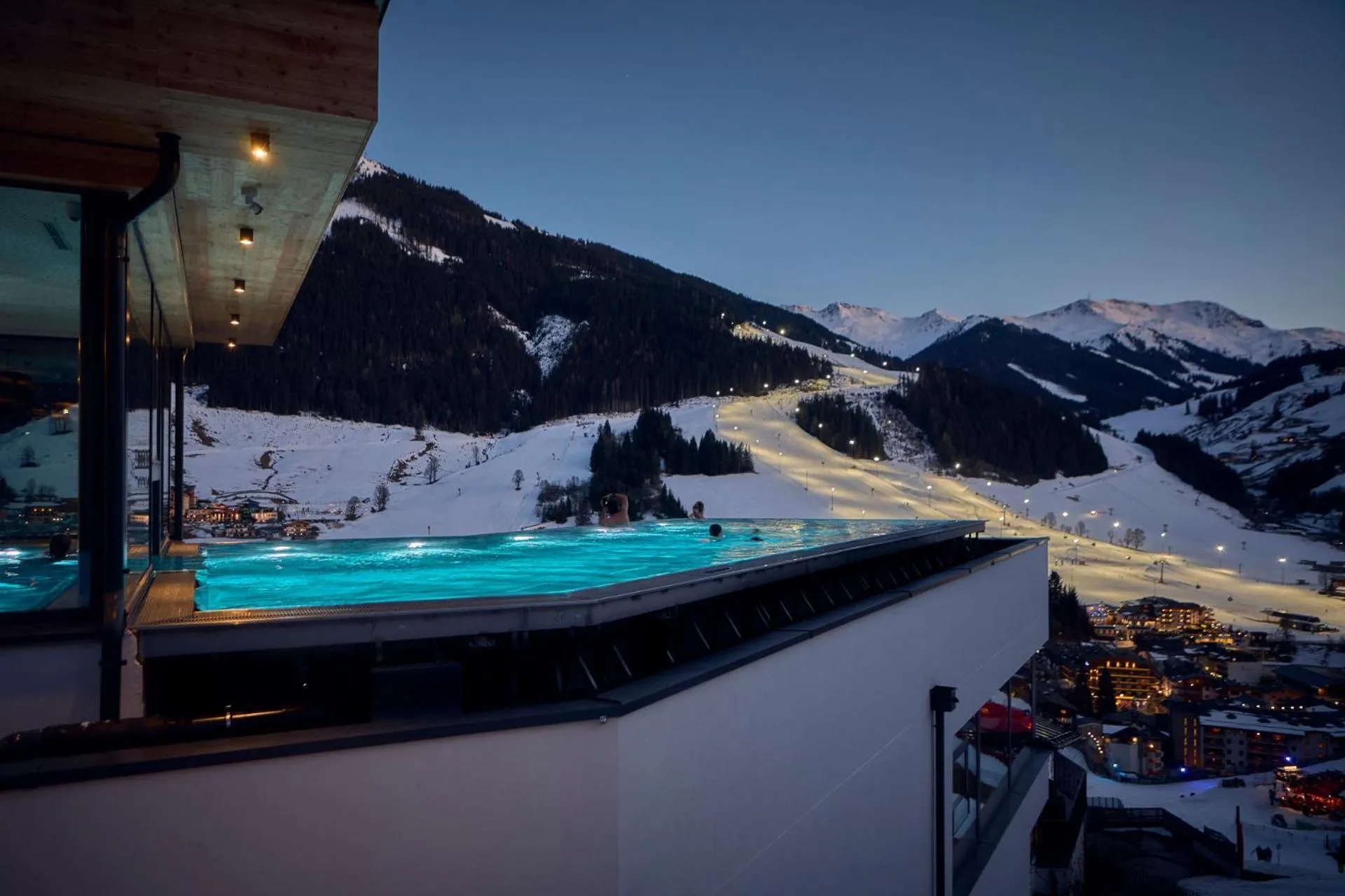 Swimming pool in Bachgut - Das Resort am Berg