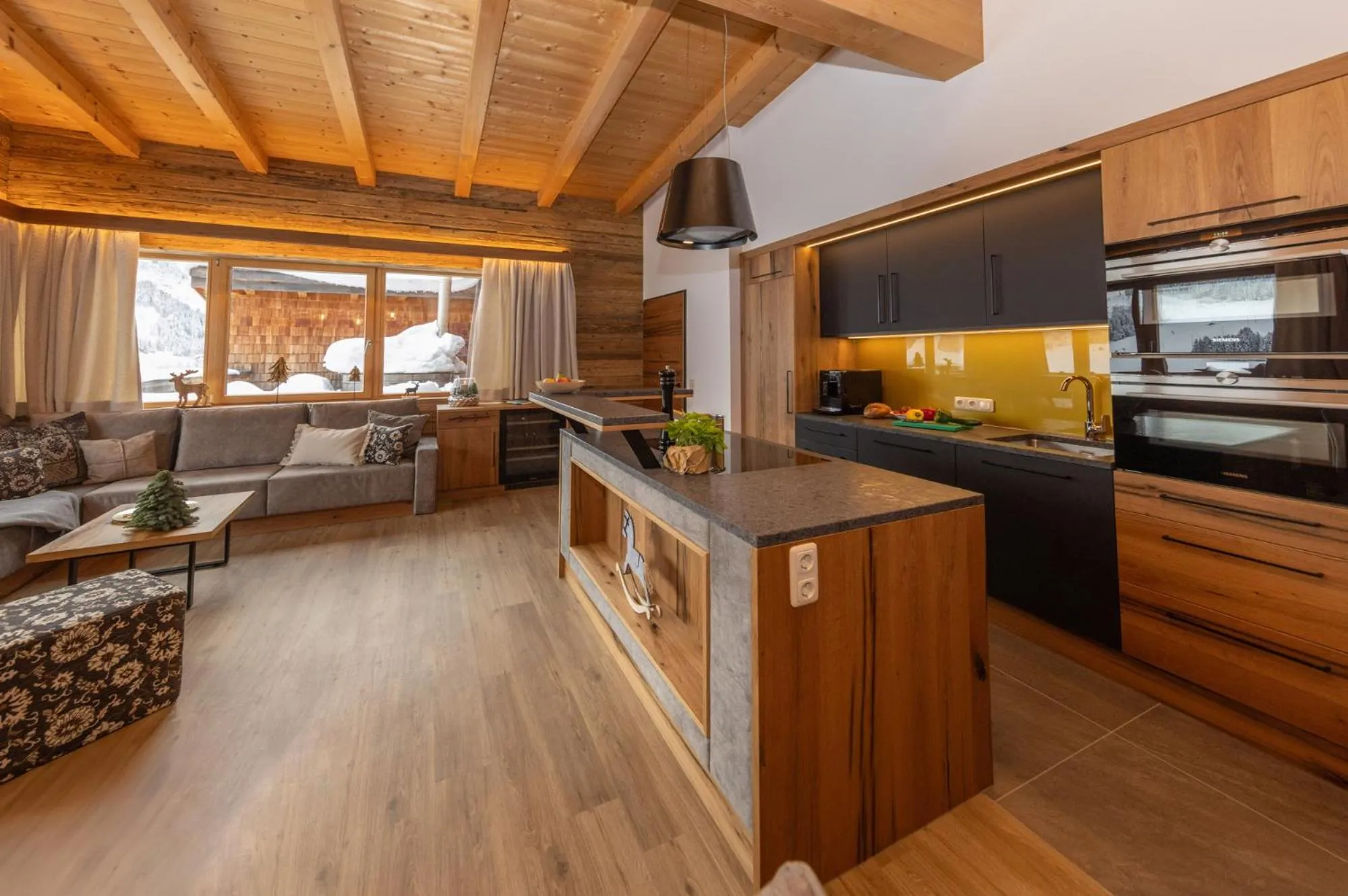 Kitchen or kitchenette in Bachgut - Das Resort am Berg