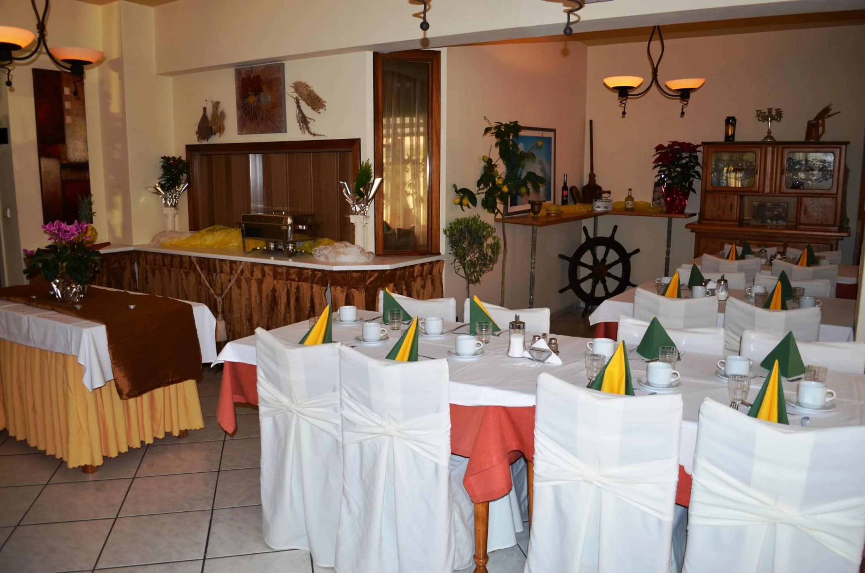 Restaurant/places to eat in Hotel Europe Inn