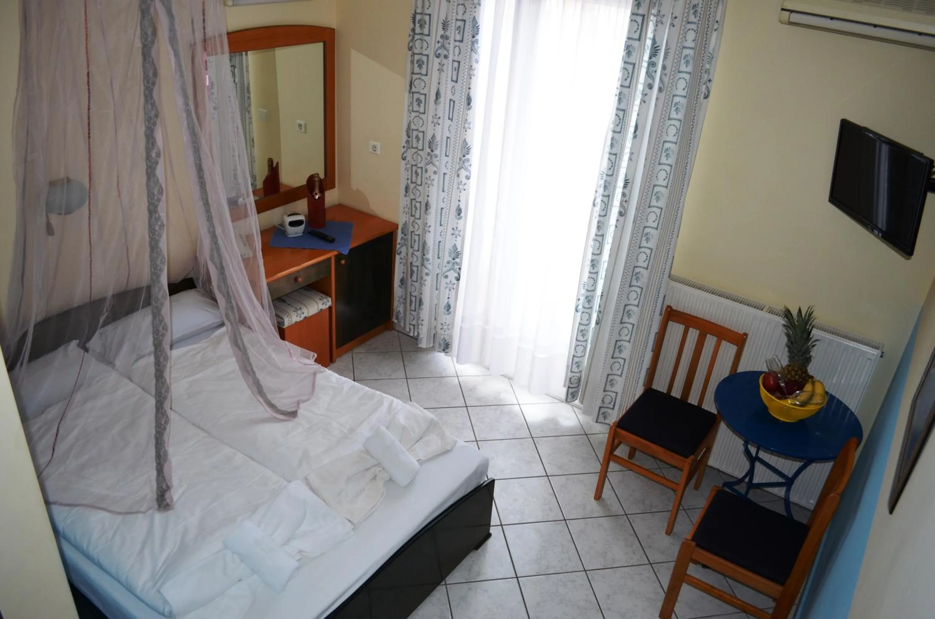 Photo of the whole room in Hotel Europe Inn