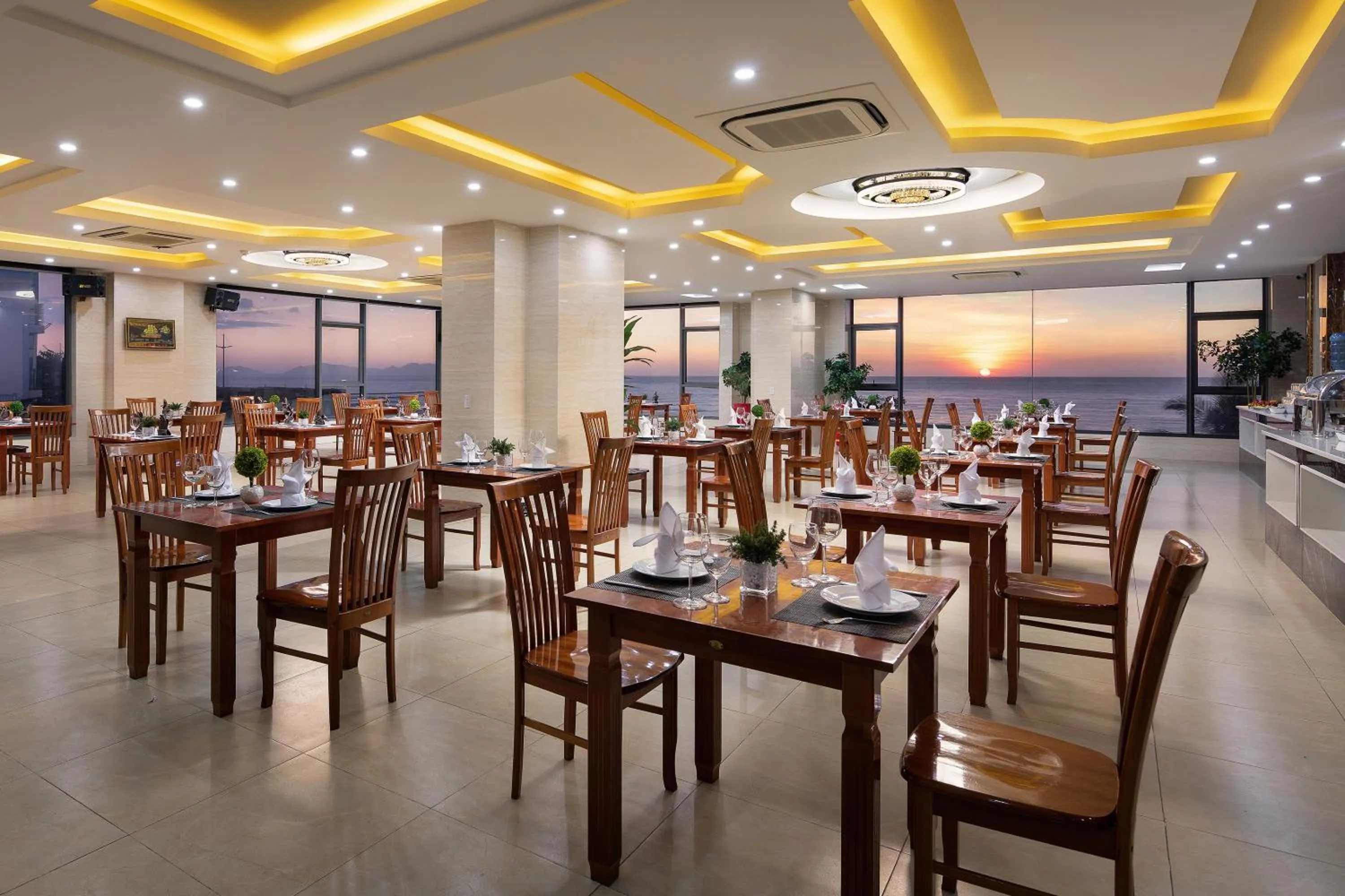 Restaurant/places to eat in Nolis Hotel