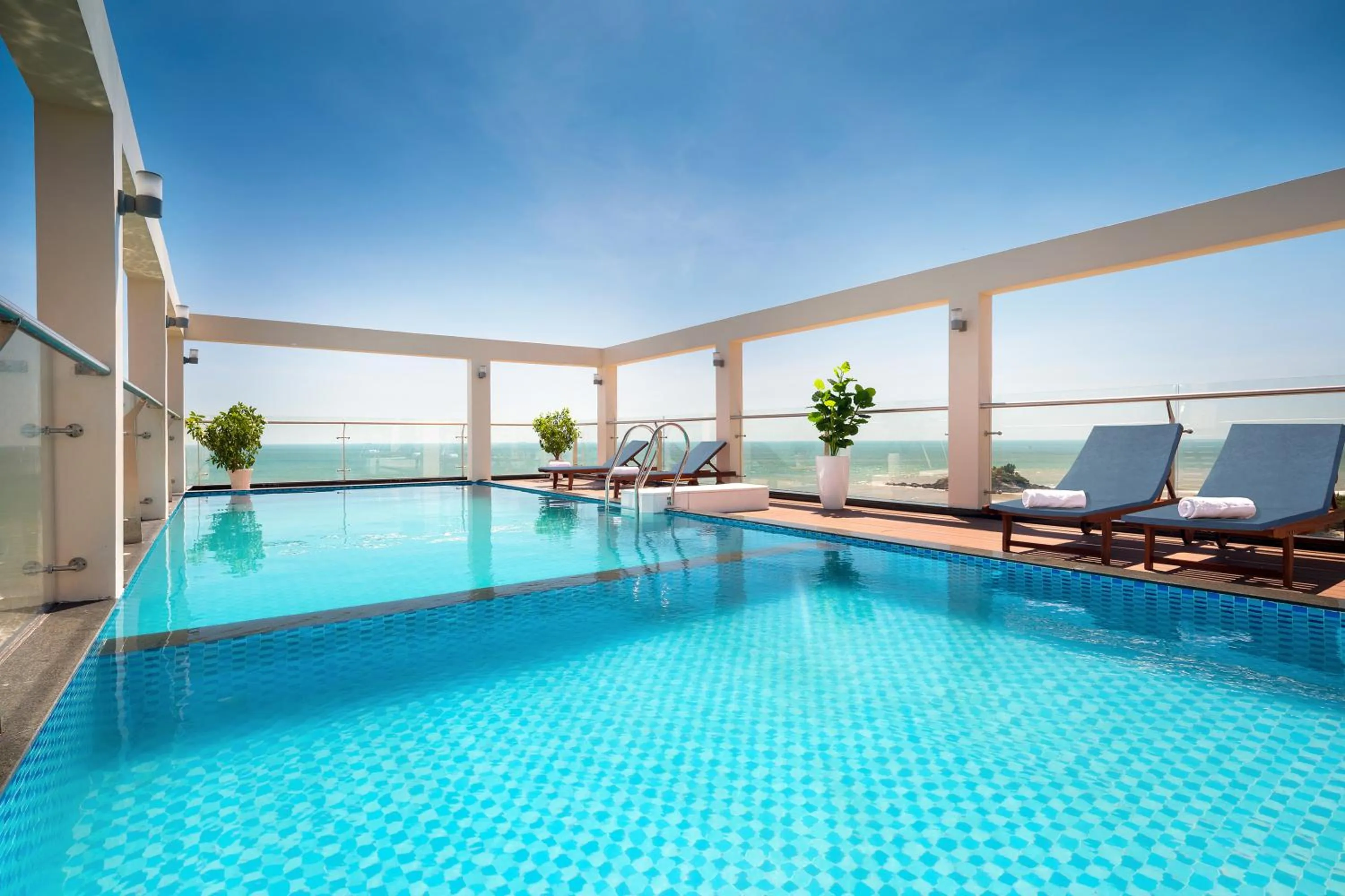 Swimming pool in Nolis Hotel