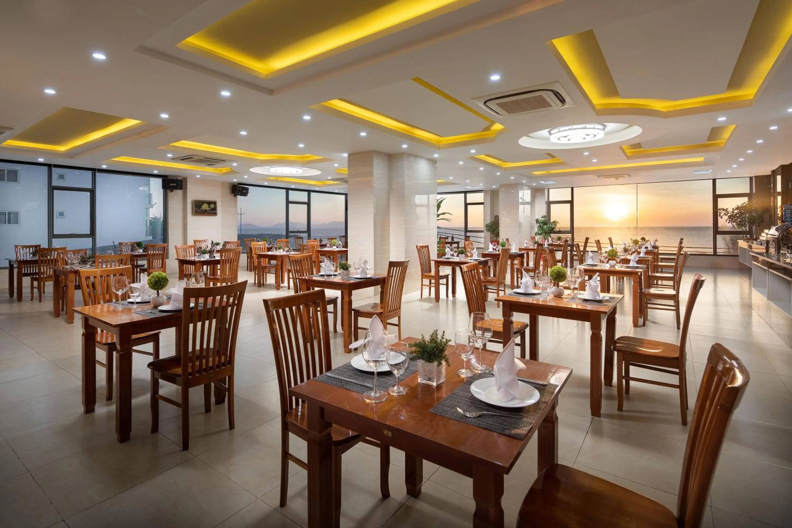 Restaurant/places to eat in Nolis Hotel
