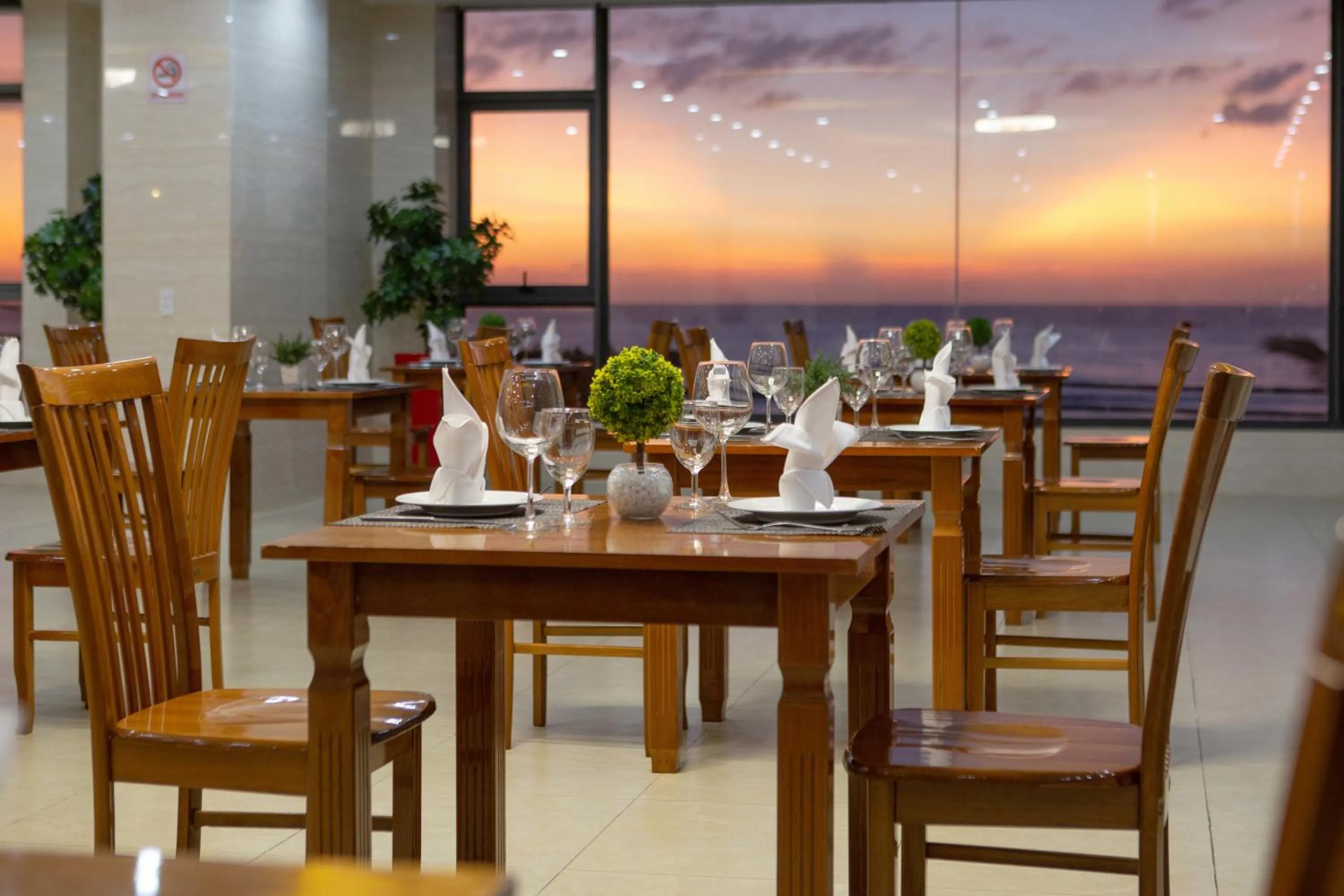 Restaurant/places to eat in Nolis Hotel