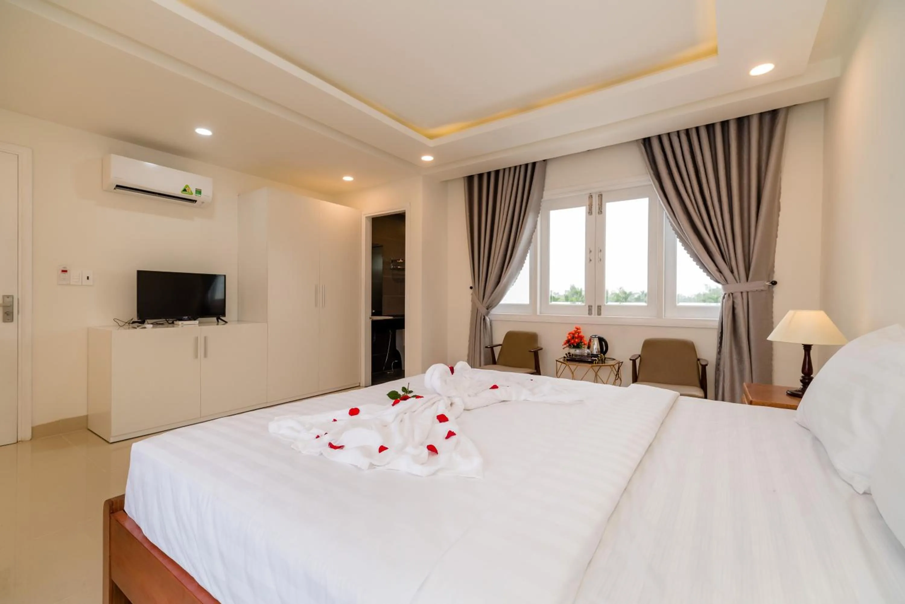 Photo of the whole room, Bed in Chi Thanh Villa