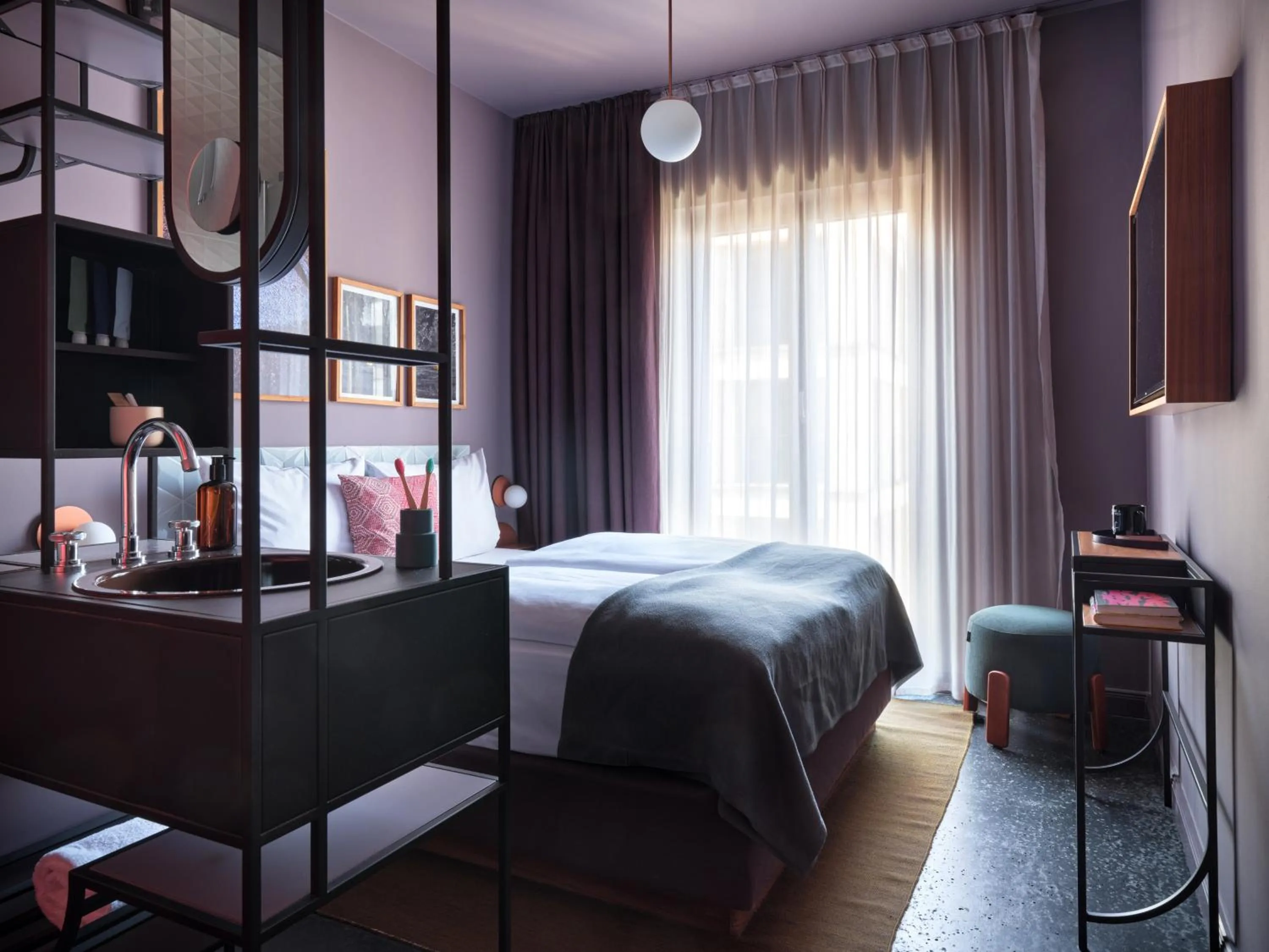 Bed in lyf East Frankfurt