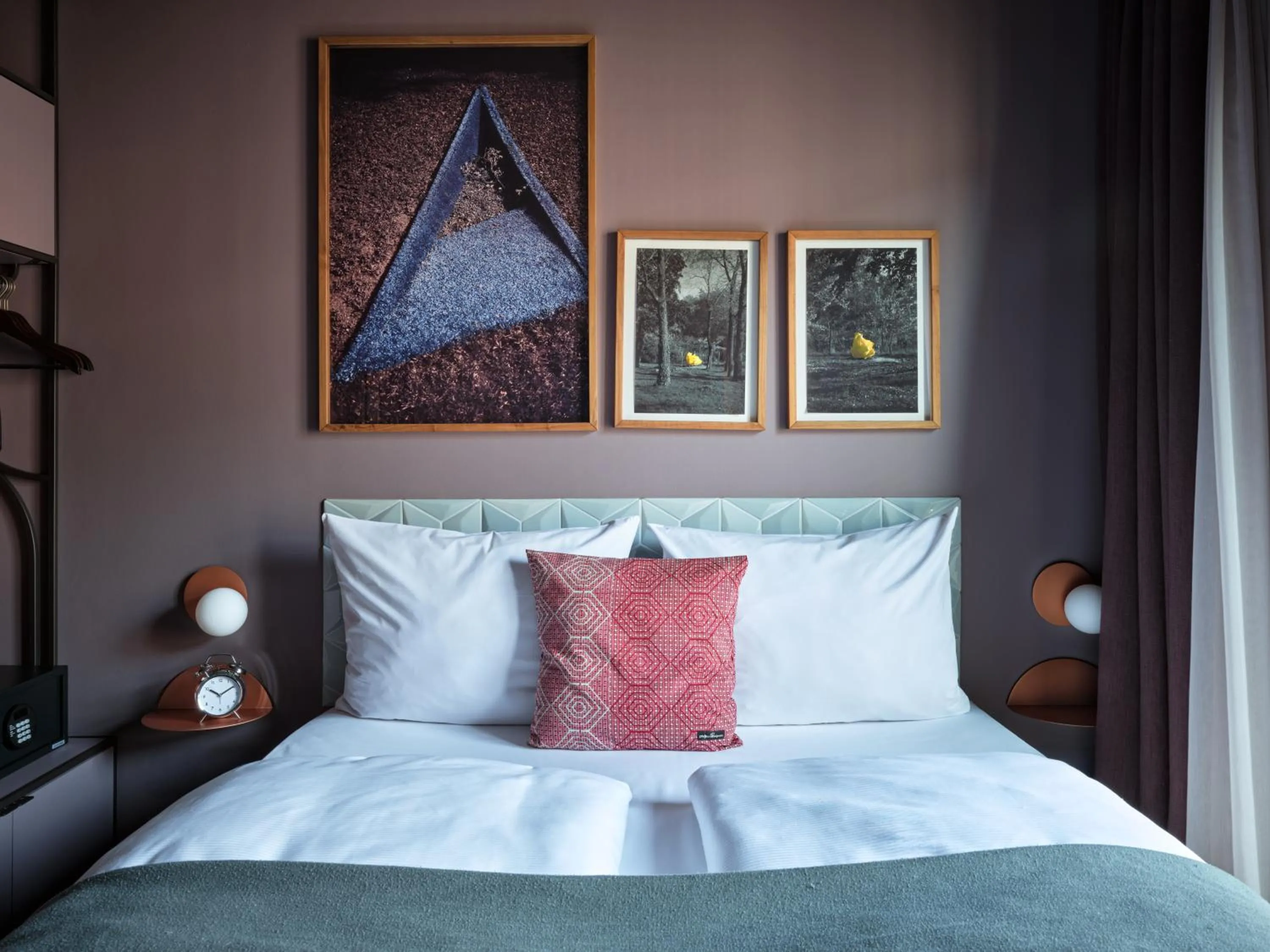 Bed in lyf East Frankfurt