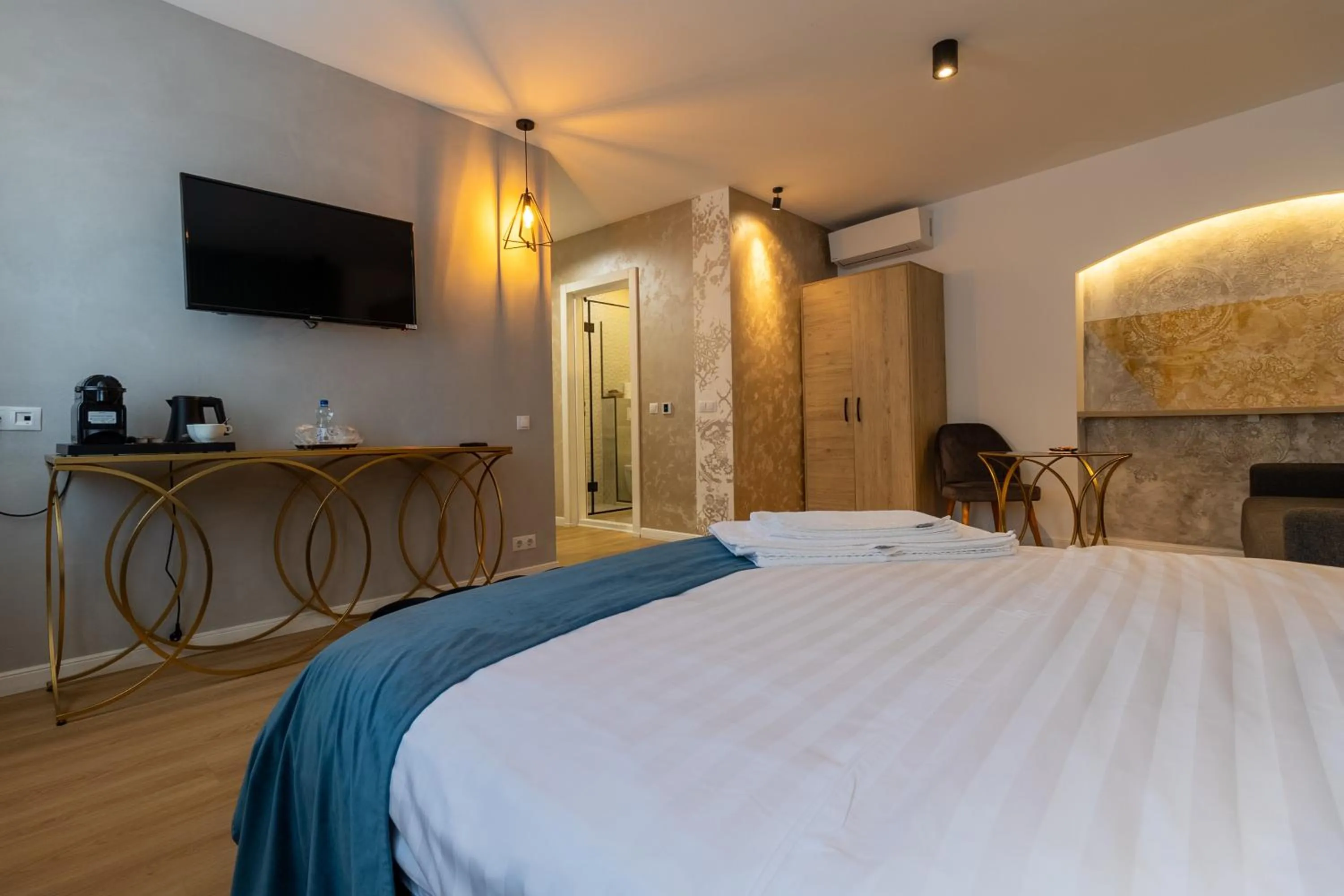 Photo of the whole room, Bed in Lumiere House Sibiu