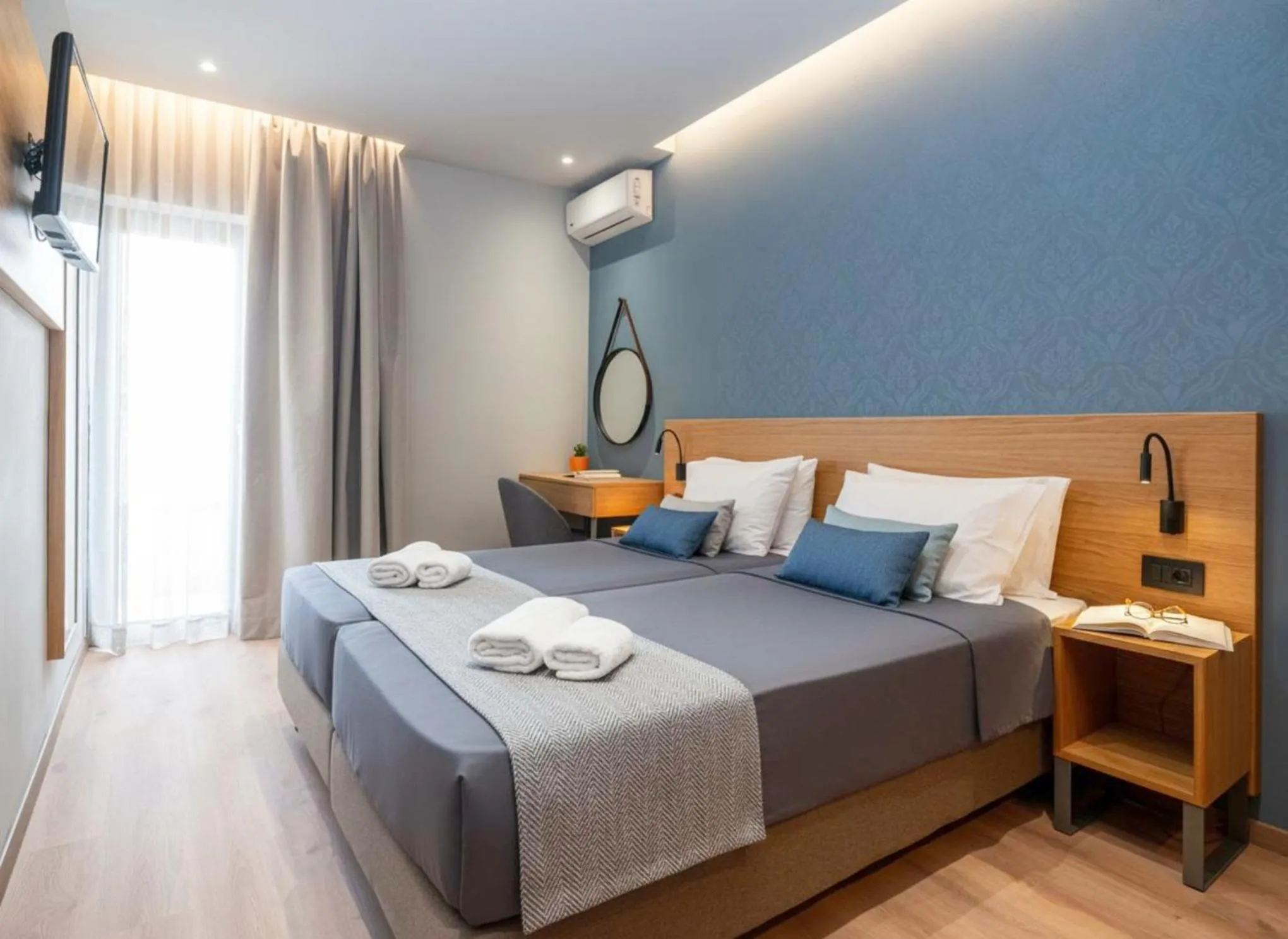 Photo of the whole room, Bed in Athinaiko Hotel