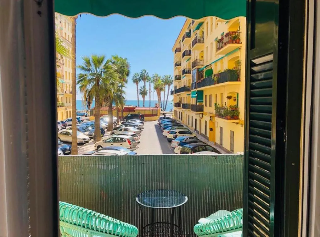 Apartamento a 50 metros de la playa malagueta con vistas al mar