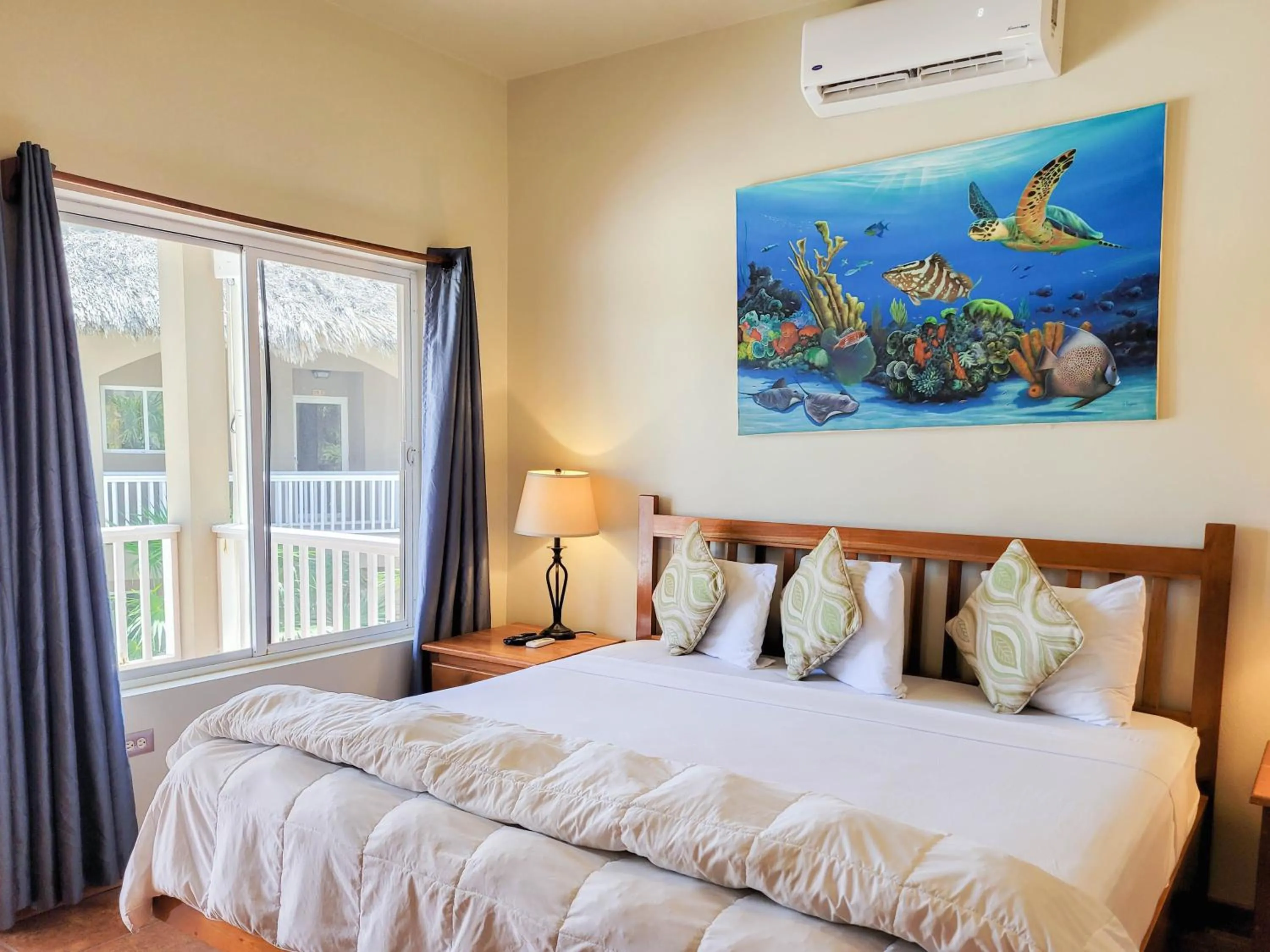 Bedroom, Bed in Sapphire Beach Resort