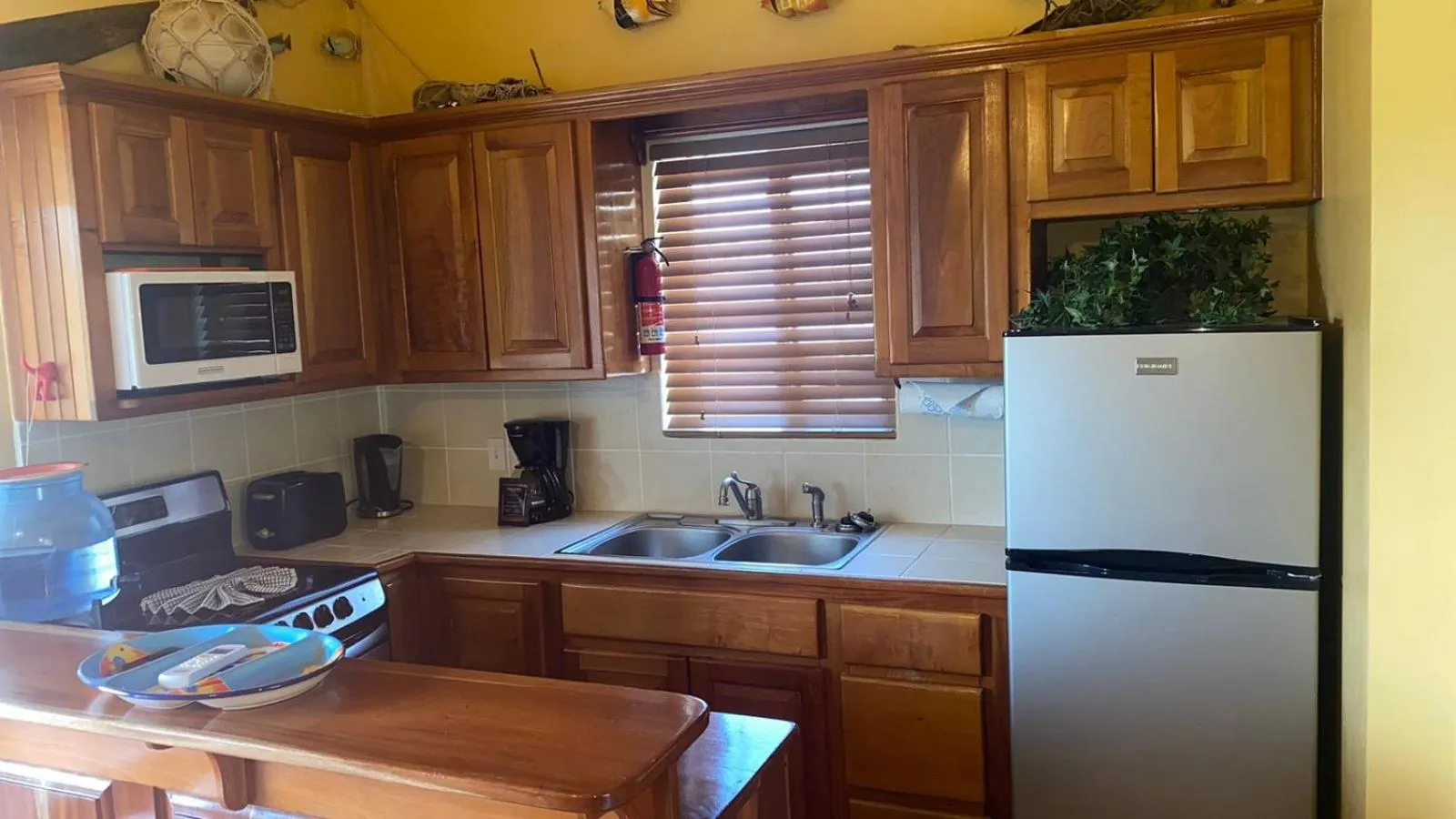 Kitchen or kitchenette in Sapphire Beach Resort