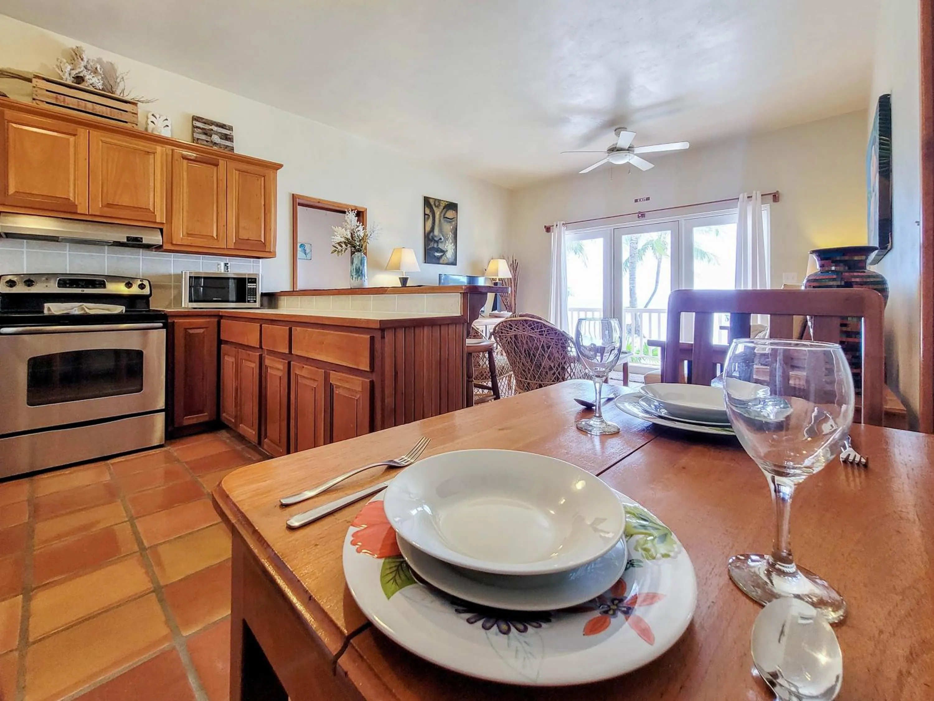 Dining area in Sapphire Beach Resort