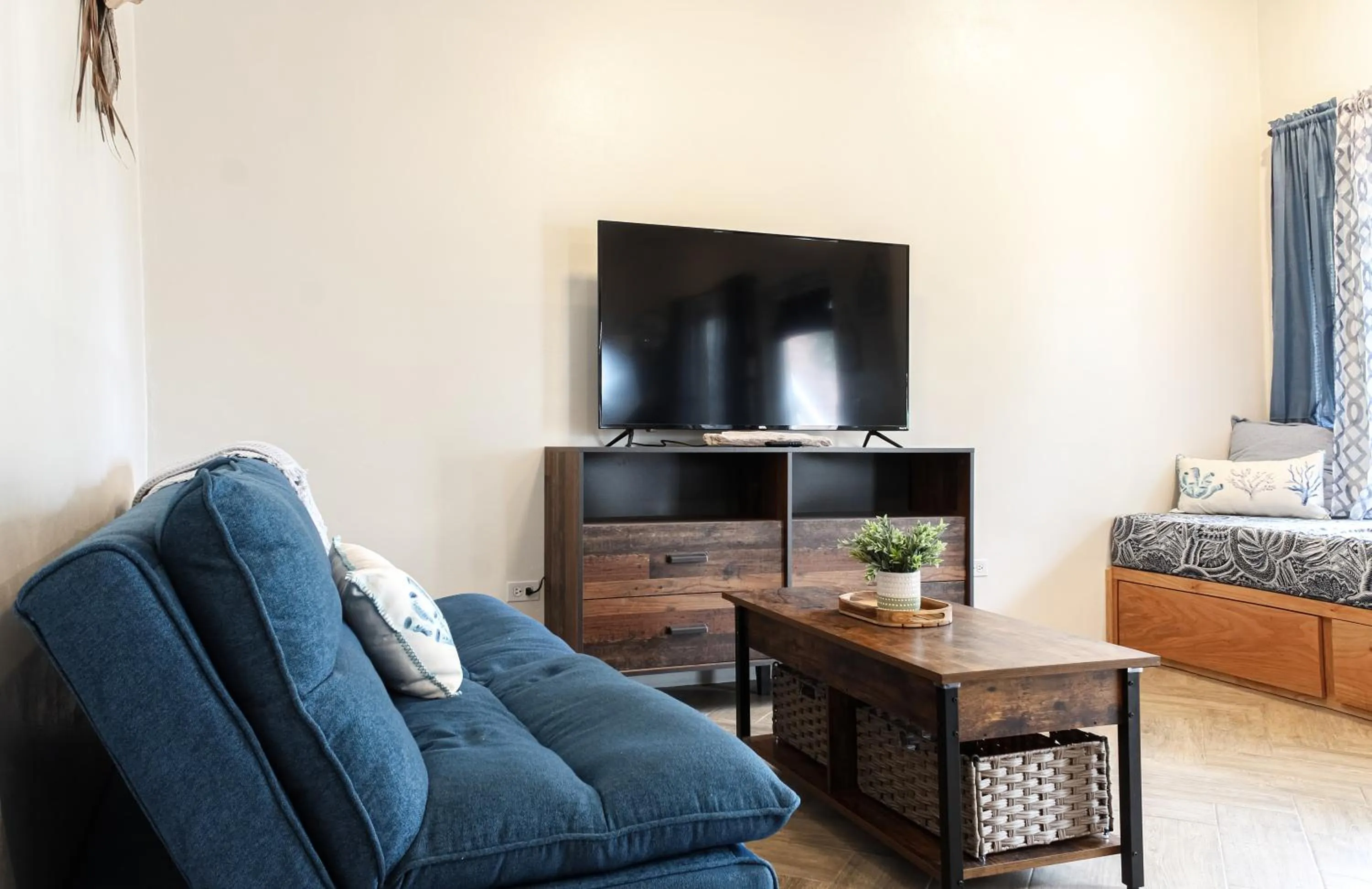 Seating area in Sapphire Beach Resort