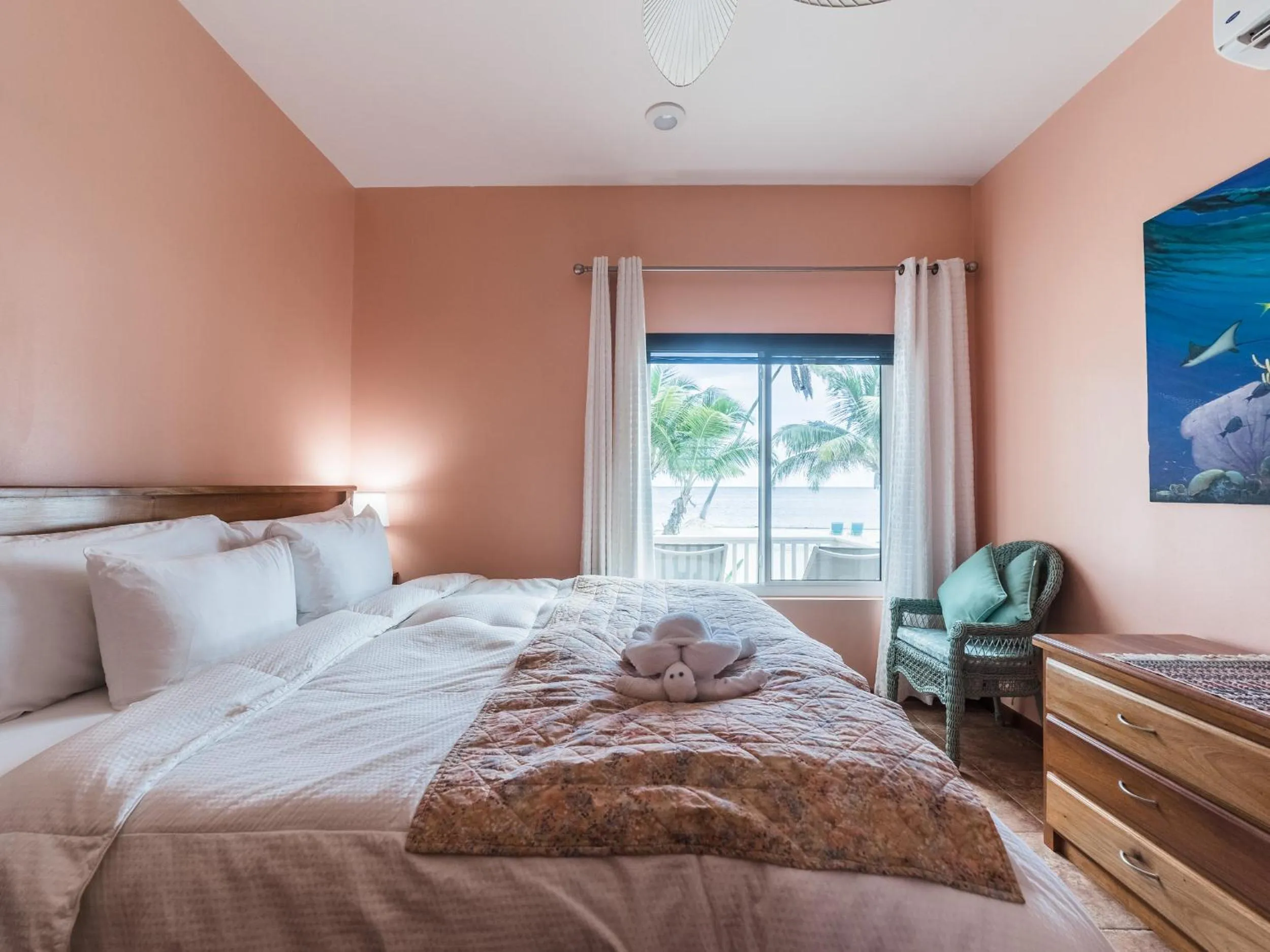 Bedroom, Bed in Sapphire Beach Resort