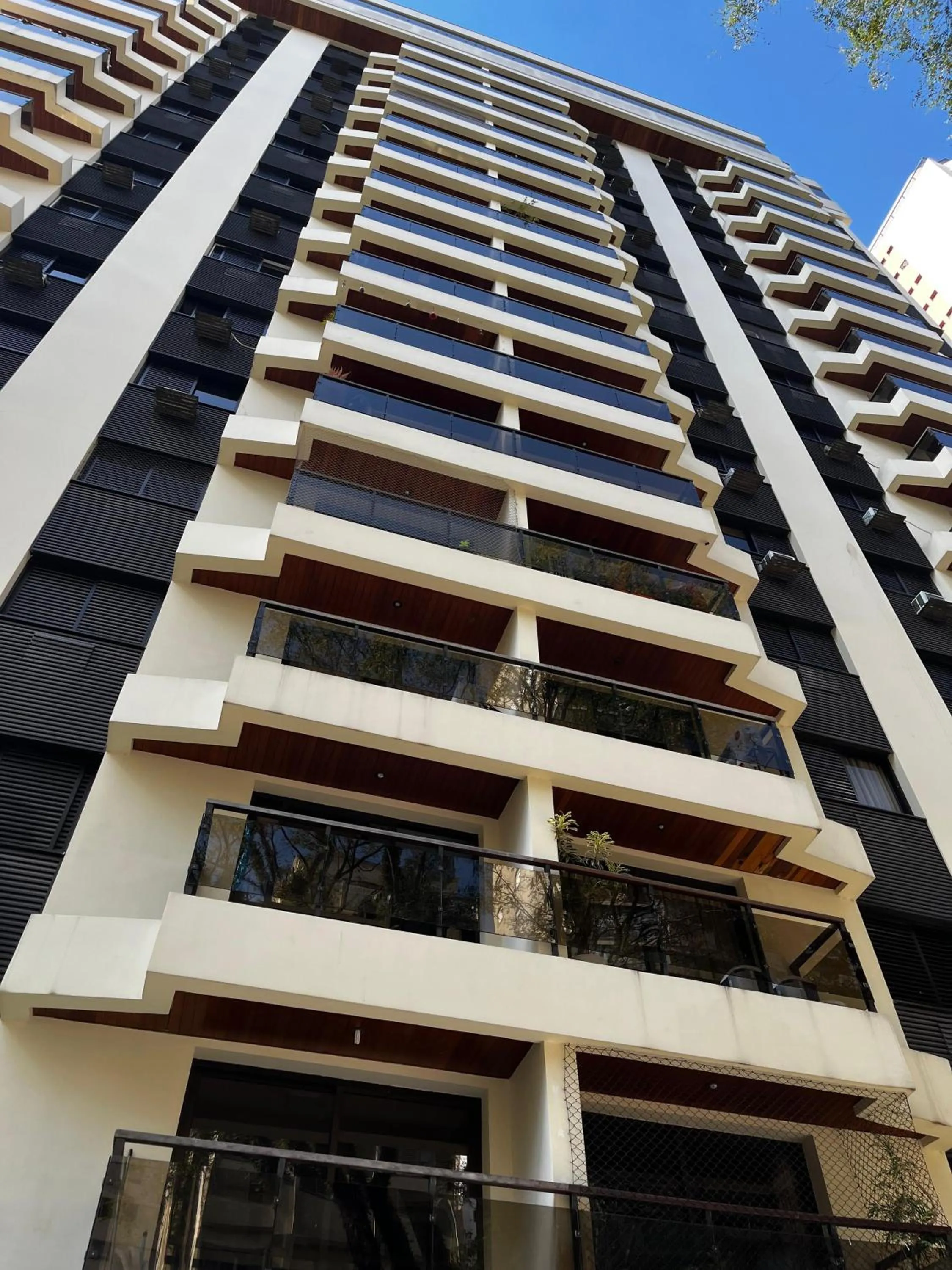 Property building in Travel Inn Flats Jardins