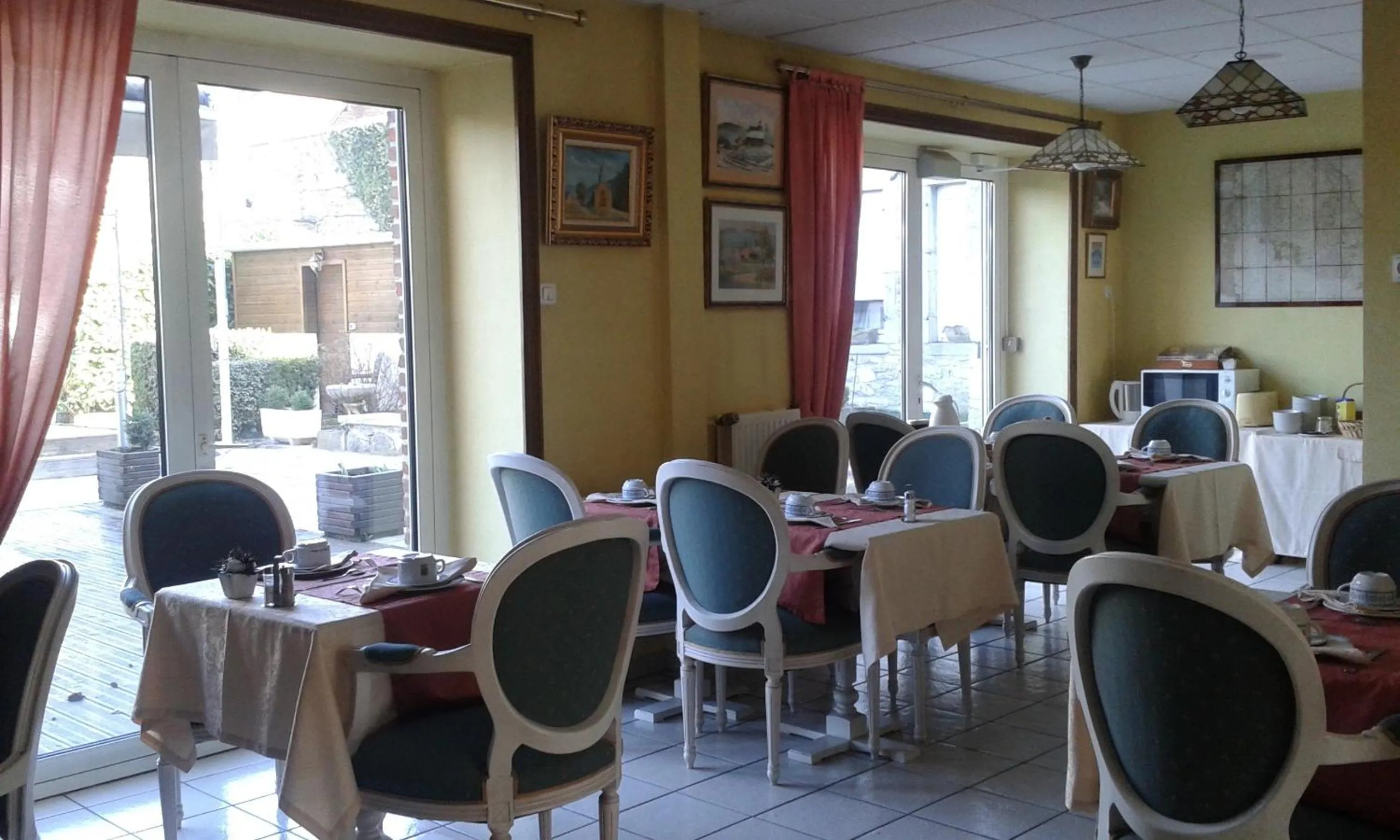 Restaurant/places to eat in Hotel Val Saint Hilaire